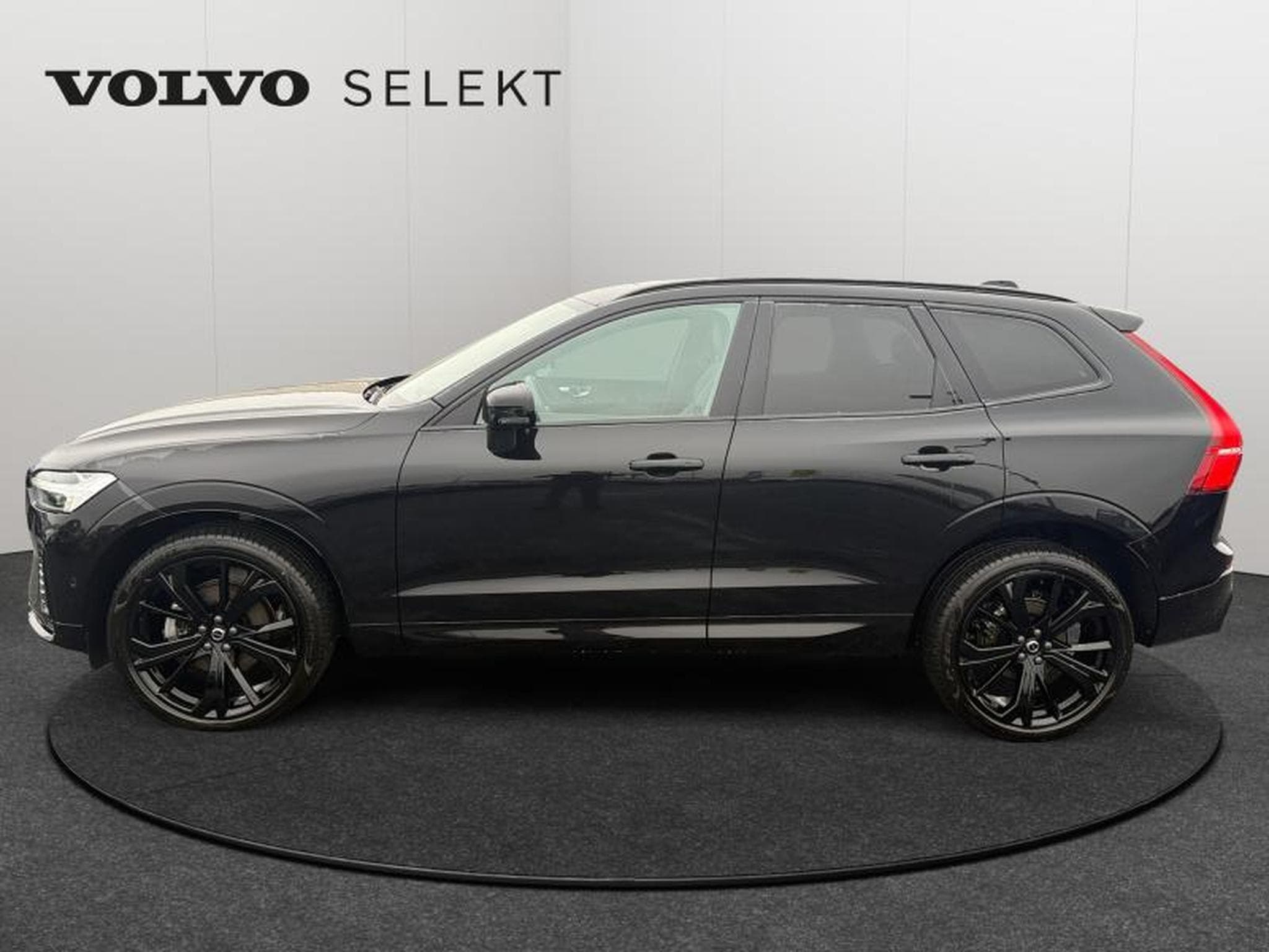 Volvo XC60 B5 Black Edition Plus / Essence (2025) - Photo 4