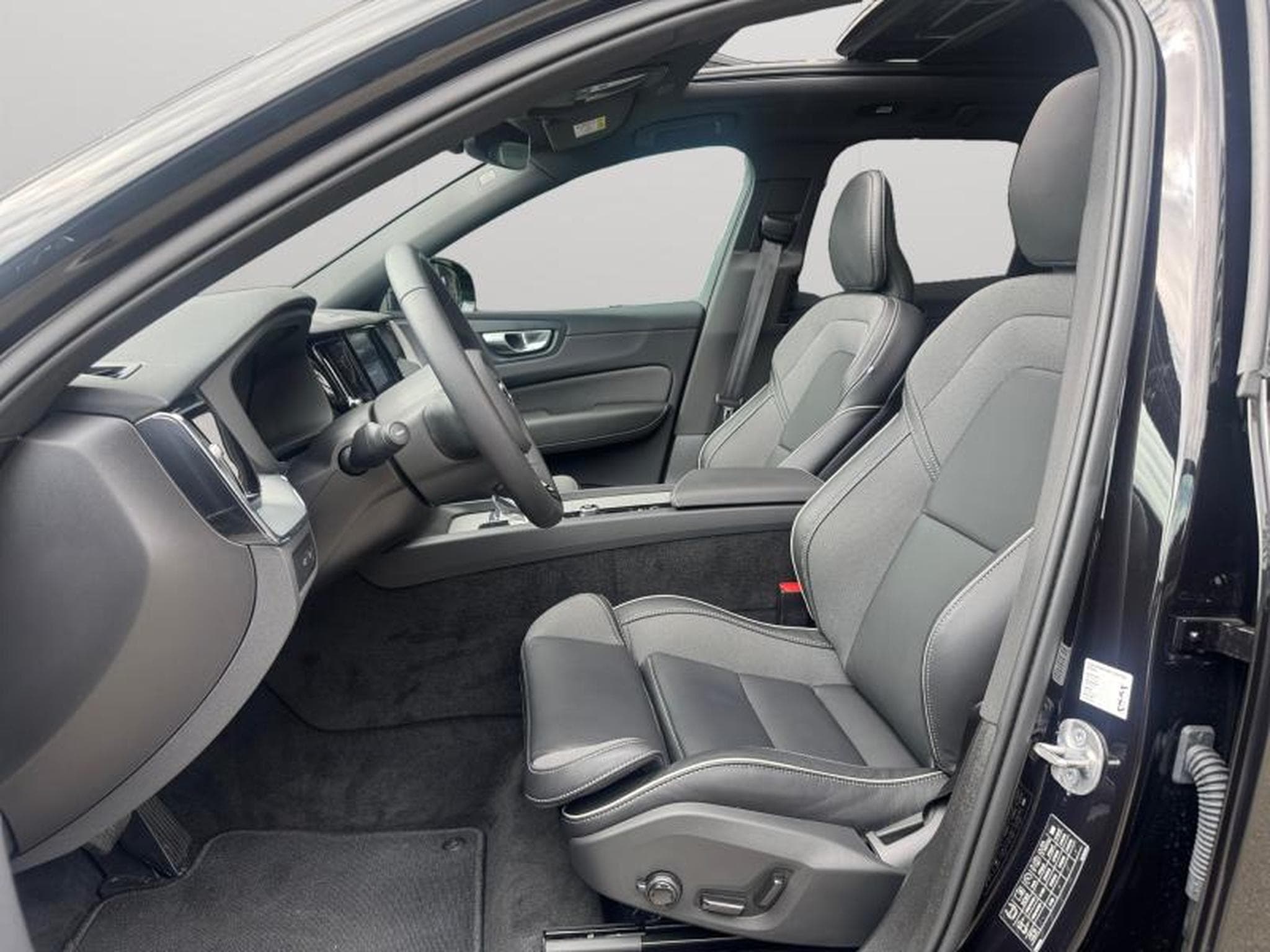 Volvo XC60 T8 Black Edition Plus / Hybride KIT HIVER INCLUS (2025) - Photo 10