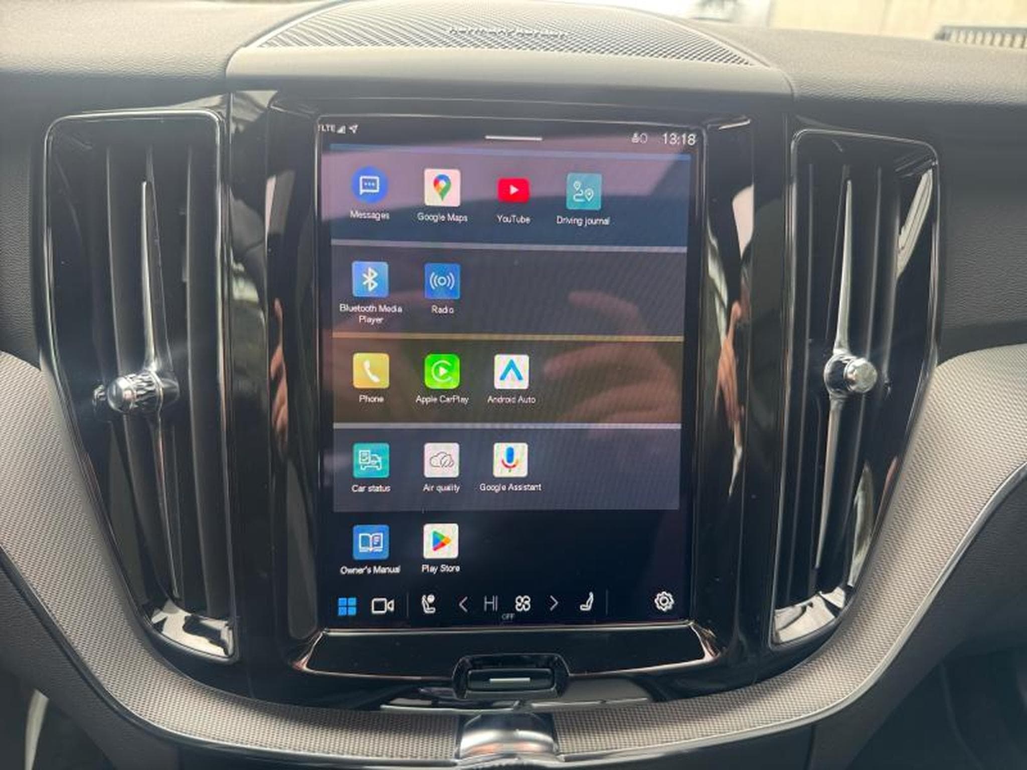 Volvo XC60 T8 Black Edition Plus / Hybride KIT HIVER INCLUS (2025) - Photo 16