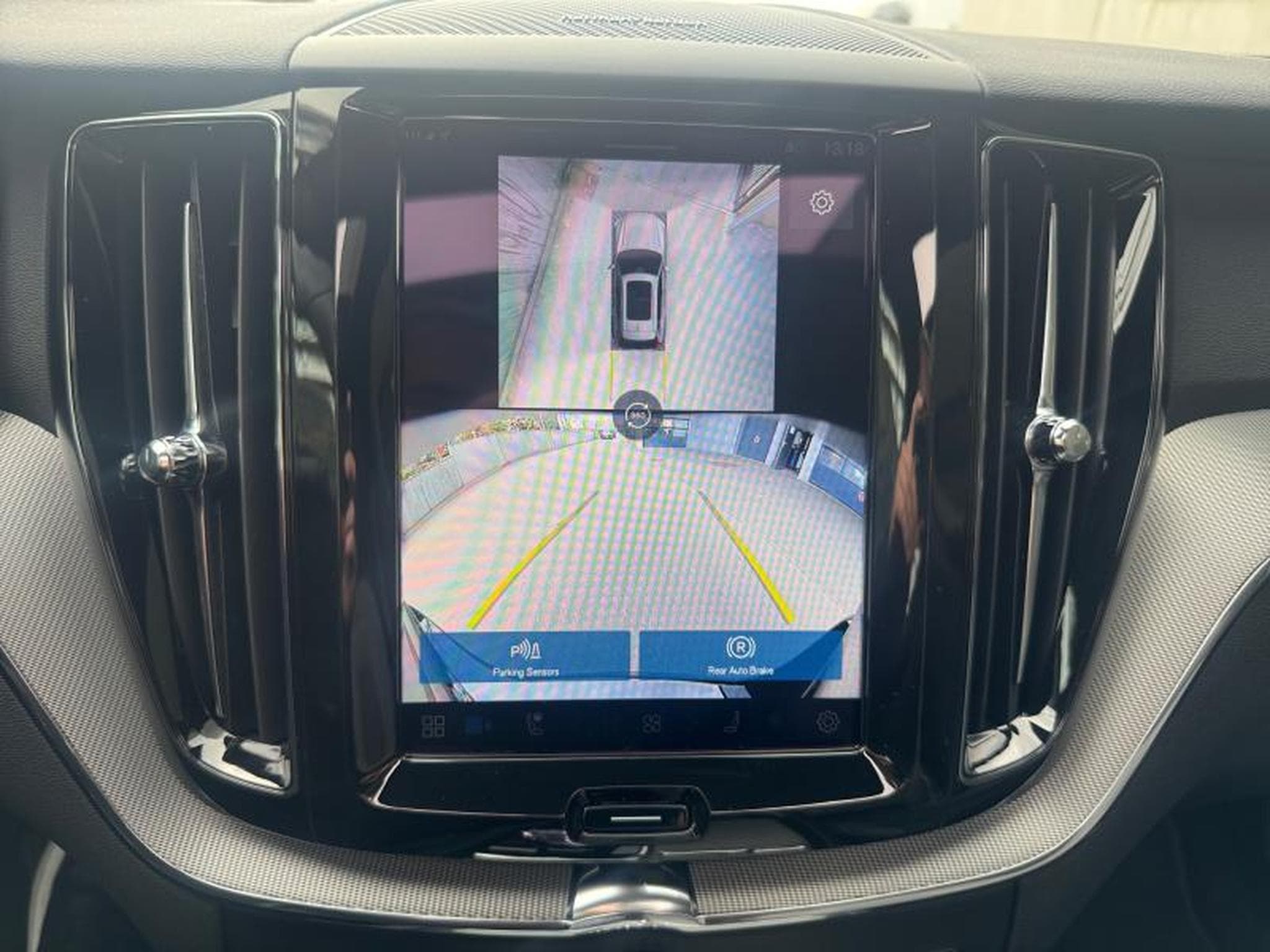 Volvo XC60 T8 Black Edition Plus / Hybride KIT HIVER INCLUS (2025) - Photo 17