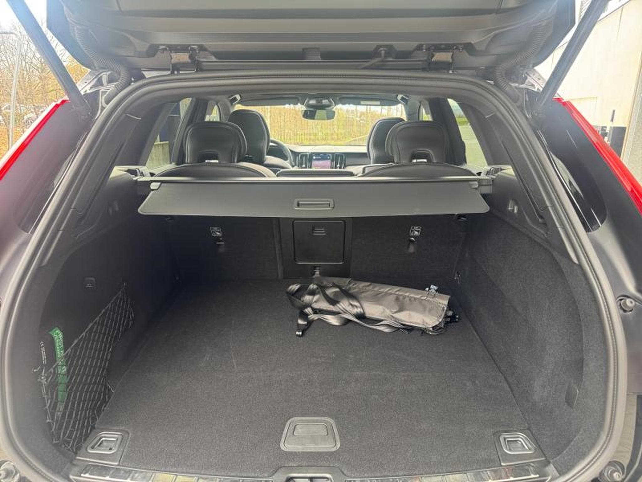 Volvo XC60 T8 Black Edition Plus / Hybride KIT HIVER INCLUS (2025) - Photo 19