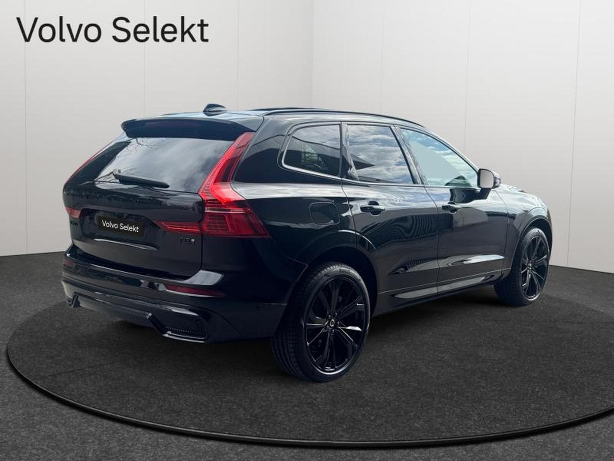 Volvo XC60 T8 Black Edition Plus / Hybride KIT HIVER INCLUS (2025) - Photo 2