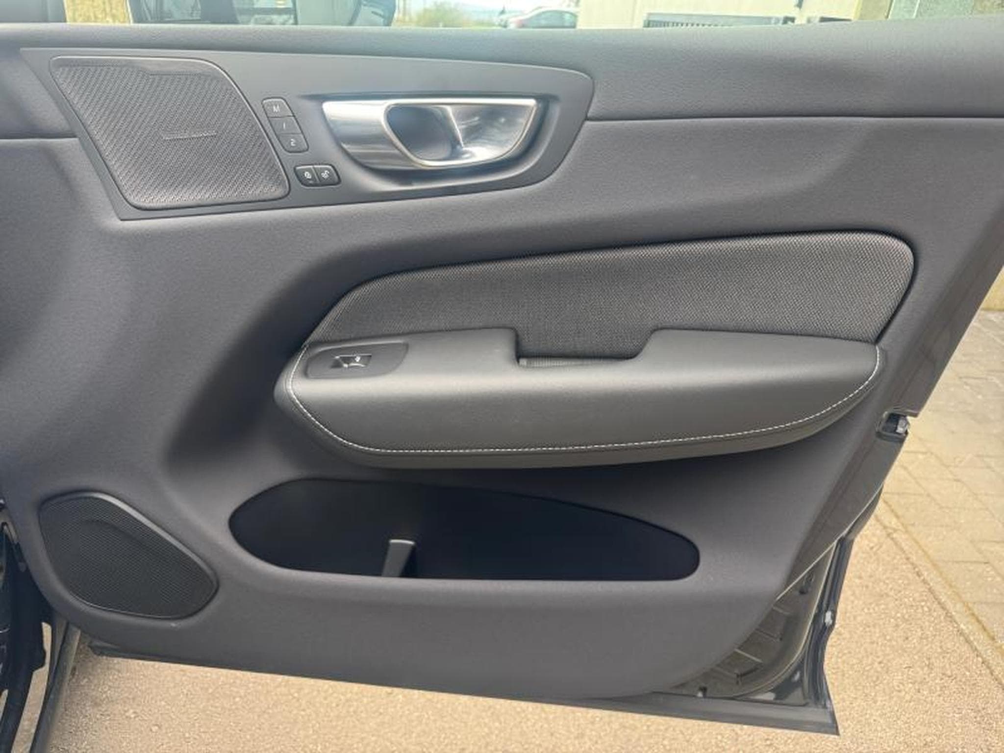 Volvo XC60 T8 Black Edition Plus / Hybride KIT HIVER INCLUS (2025) - Photo 20