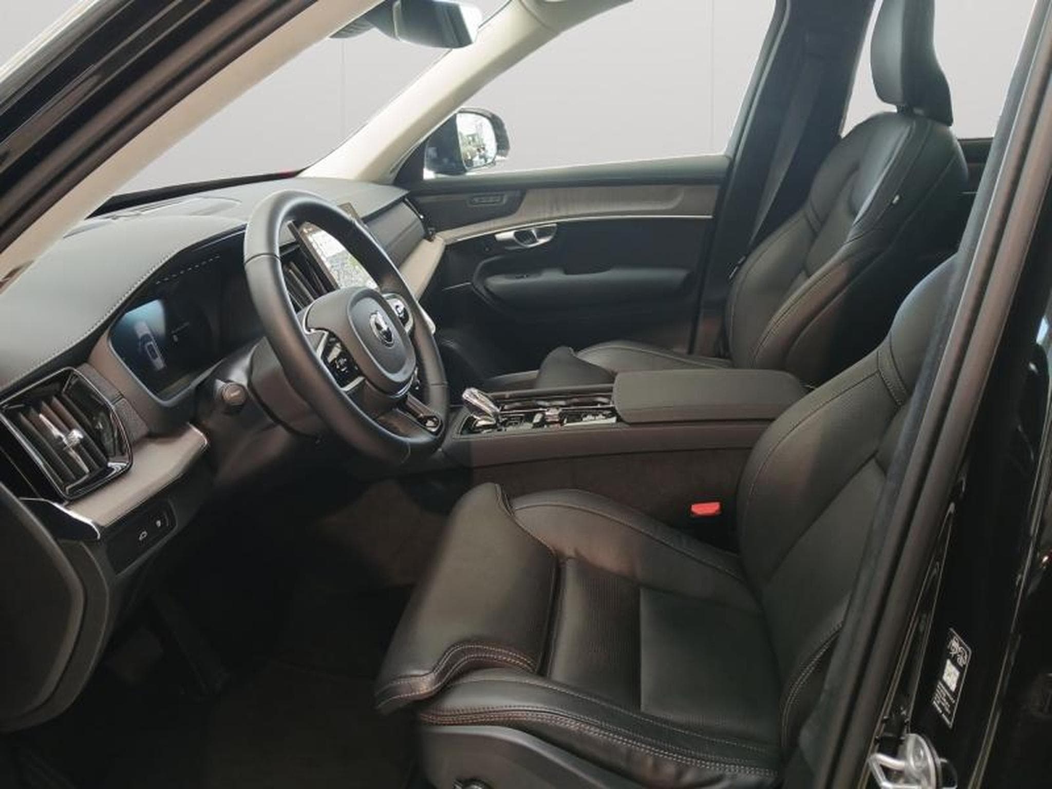 Volvo XC90 T8 AWD Ultra Dark / Hybride (2025) - Photo 10