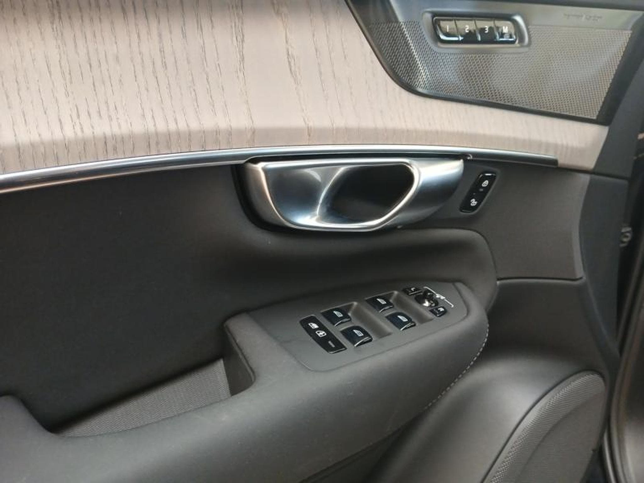 Volvo XC90 T8 AWD Ultra Dark / Hybride (2025) - Photo 20
