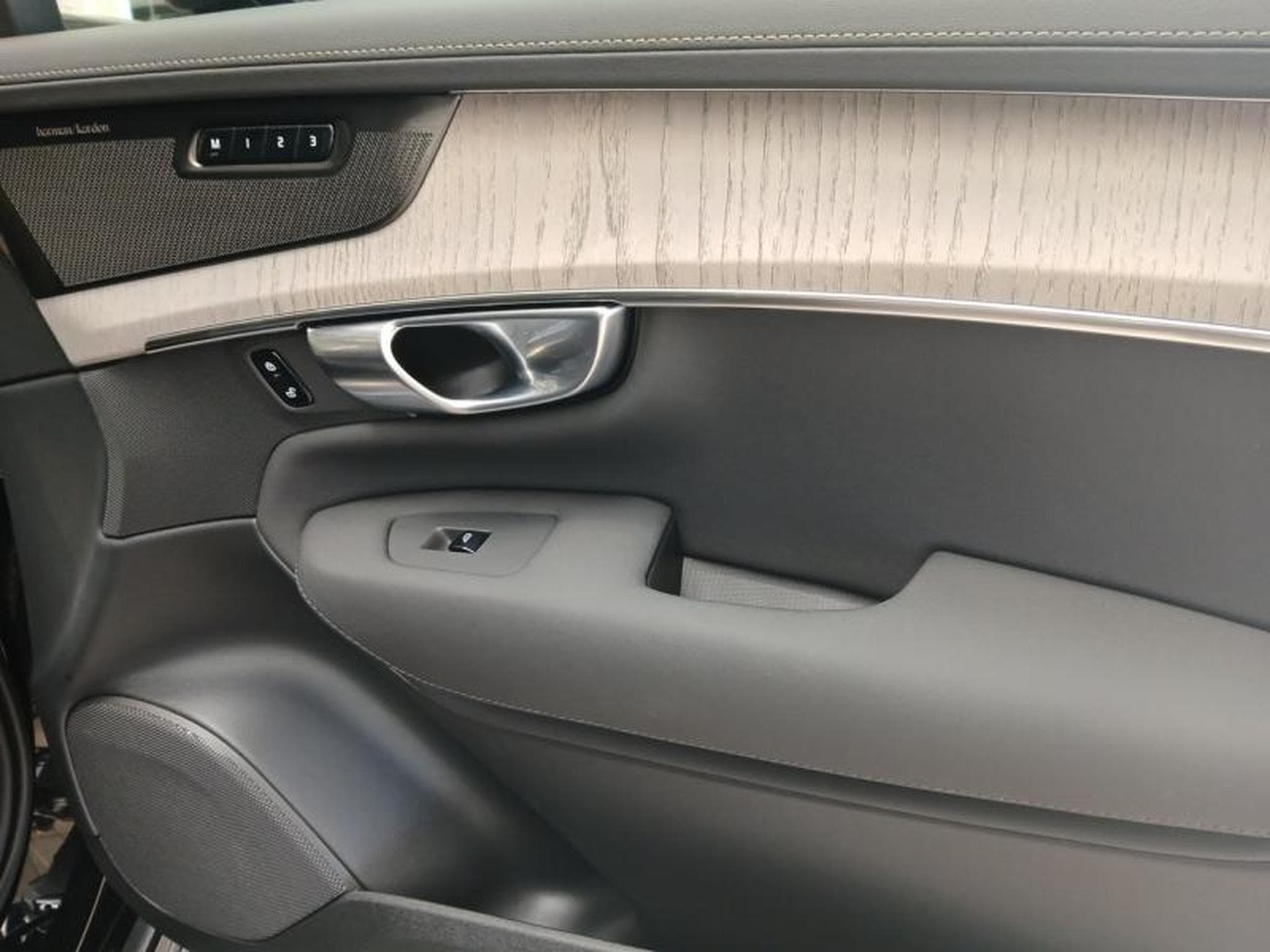 Volvo XC90 T8 AWD Ultra Dark / Hybride (2025) - Photo 21