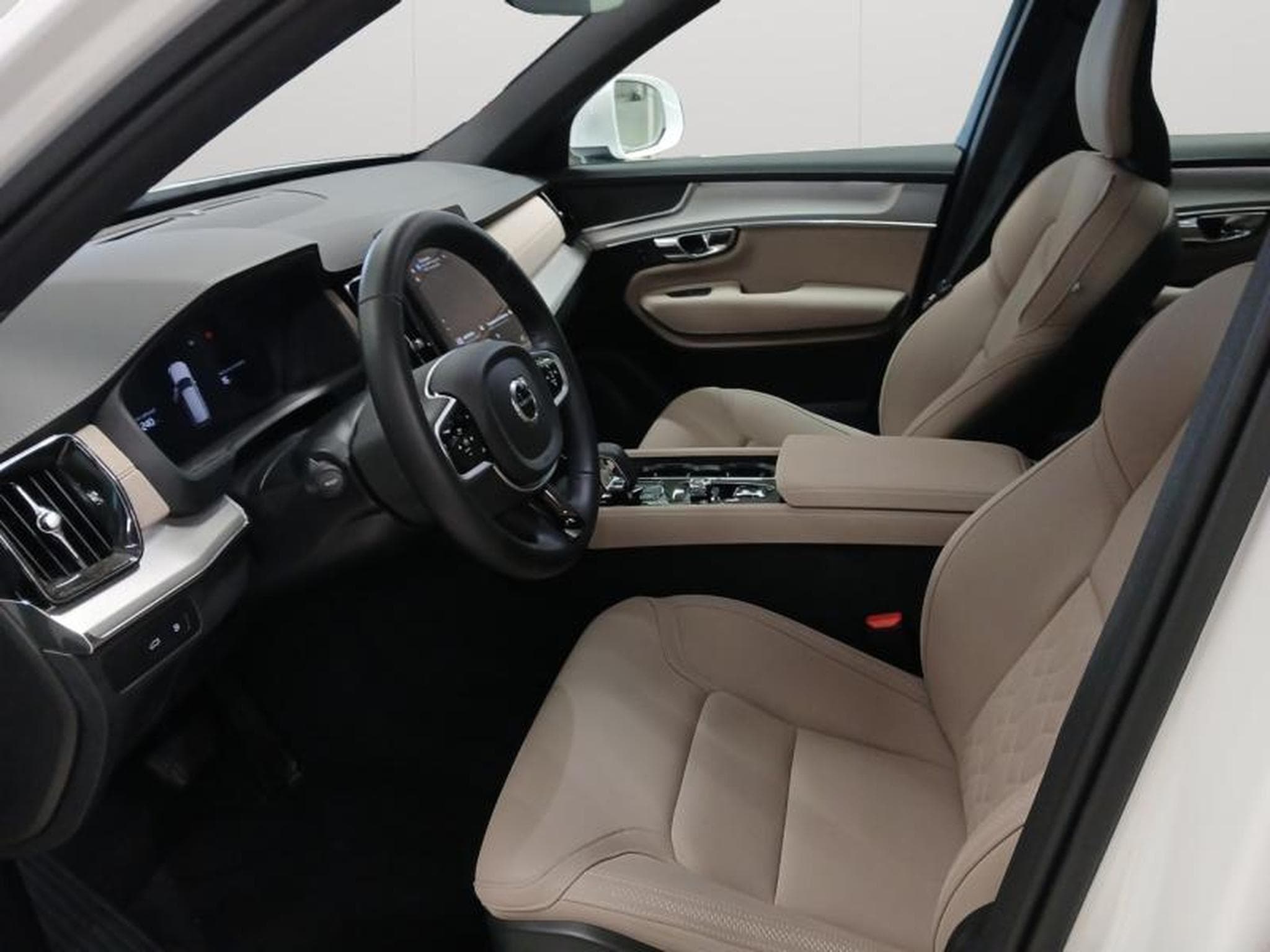 Volvo XC90 T8 AWD Core / Hybride (2025) - Photo 11