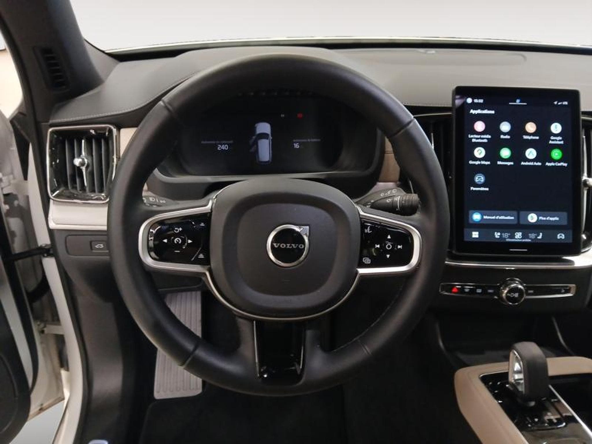 Volvo XC90 T8 AWD Core / Hybride (2025) - Photo 17