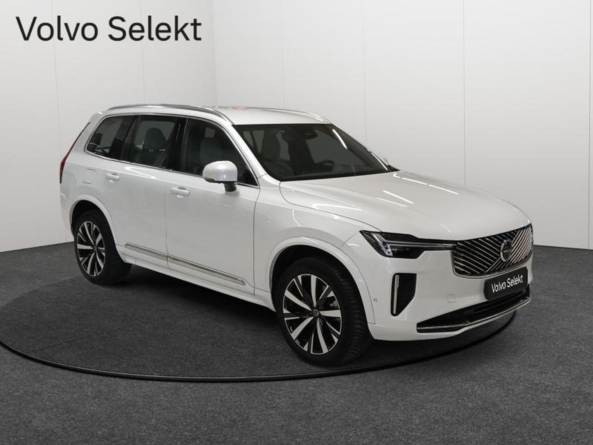 Volvo XC90 T8 AWD Core / Hybride (2025) - Photo 18
