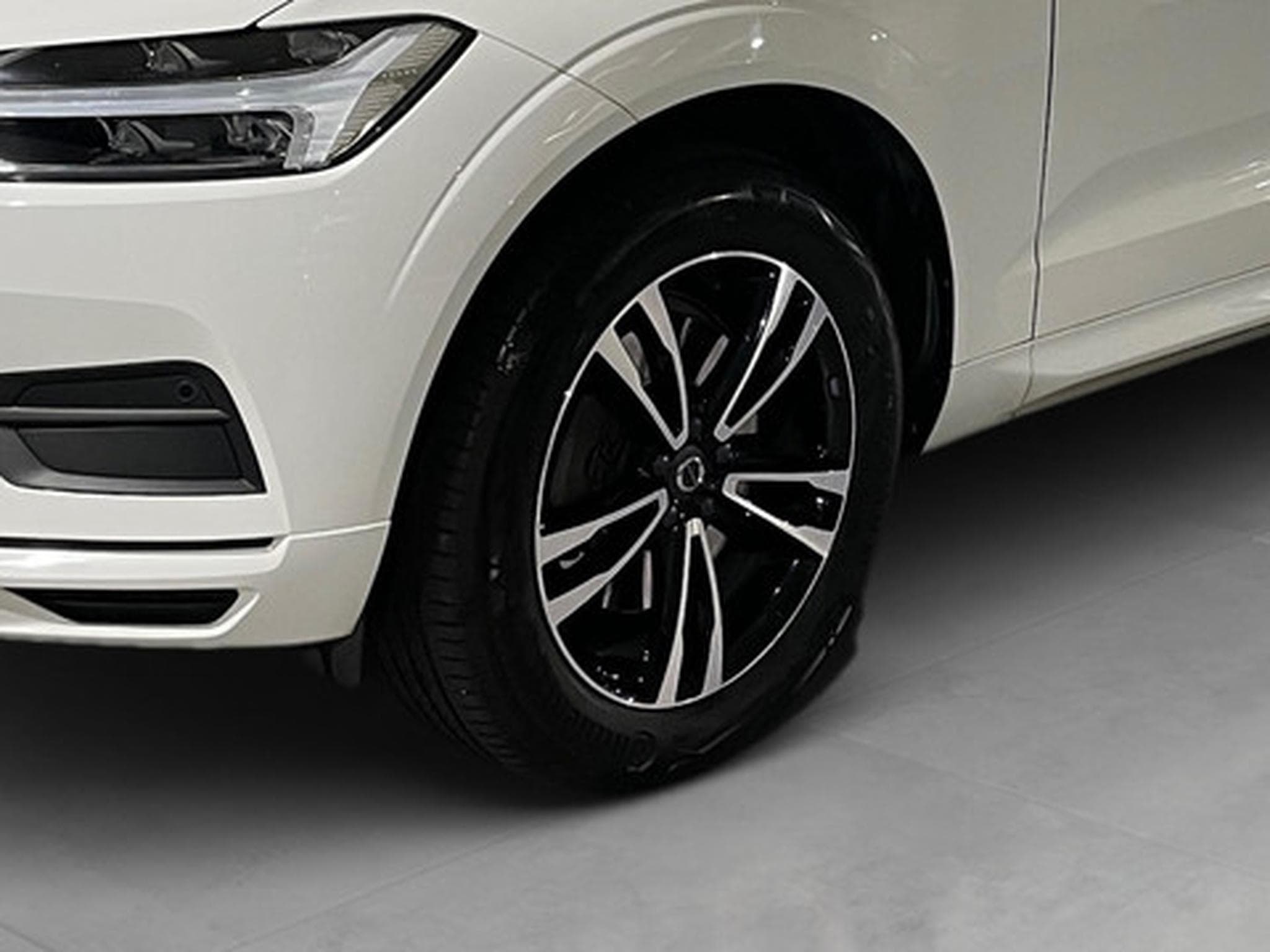 Volvo XC60 2.0 D4 Geartronic Momentum (2019) - Photo 20