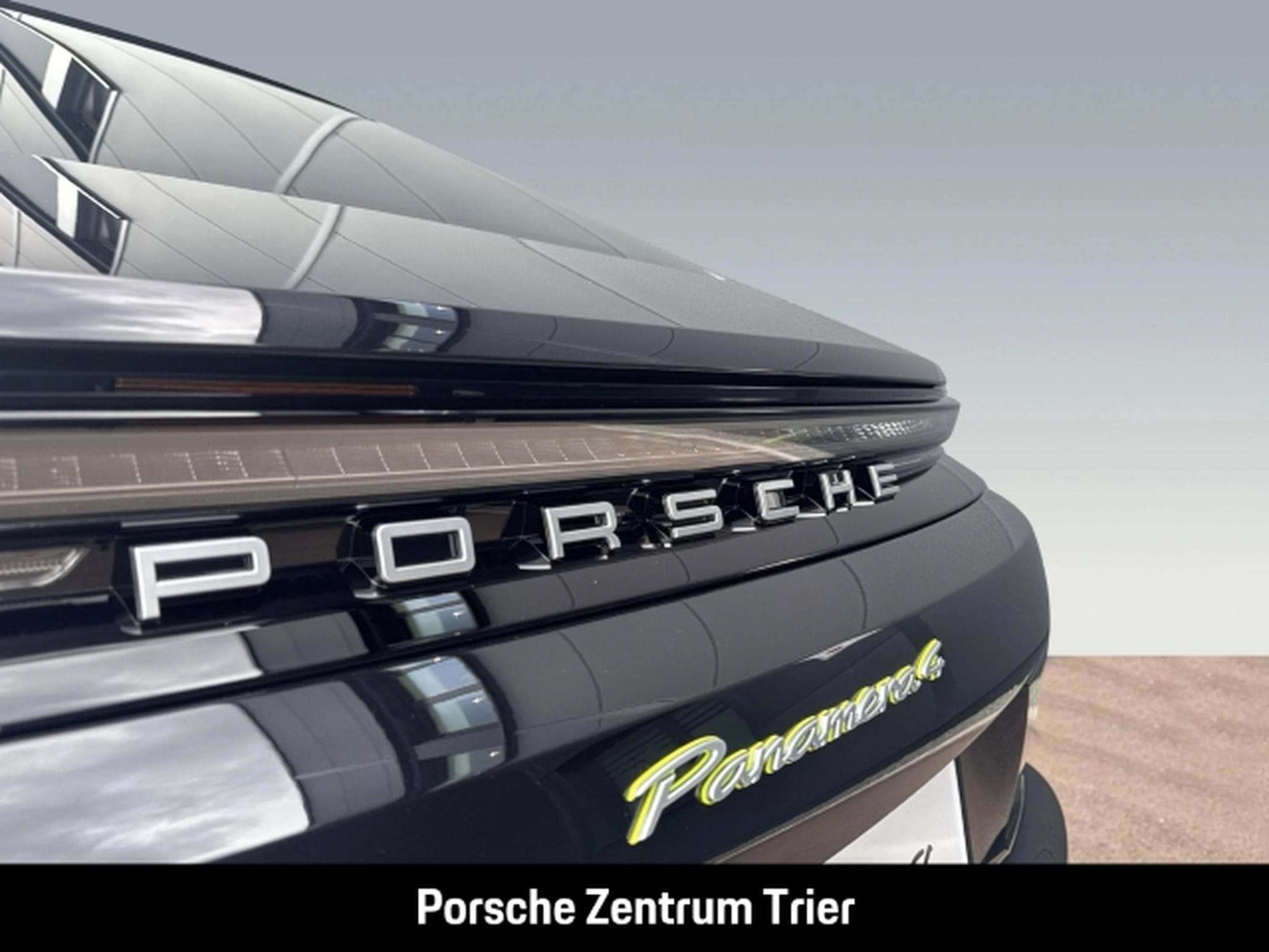 Porsche Panamera E-Hybrid InnoDrive HA-Lenkung Head-Up (2026) - Photo 13