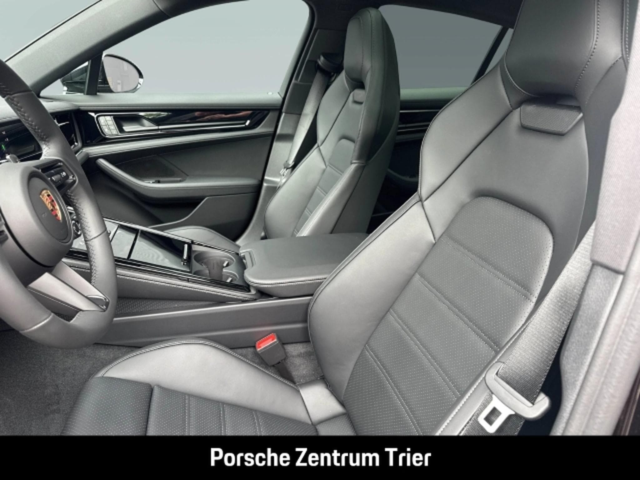 Porsche Panamera E-Hybrid InnoDrive HA-Lenkung Head-Up (2026) - Photo 5