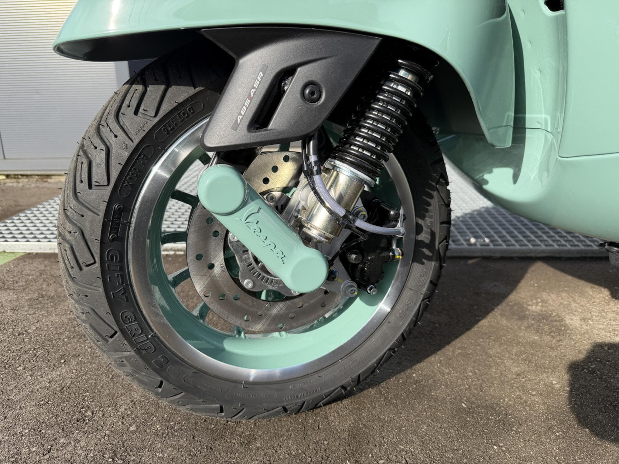 Vespa GTS 310 '' 80th  Anniversary '' (2026) - Photo 7