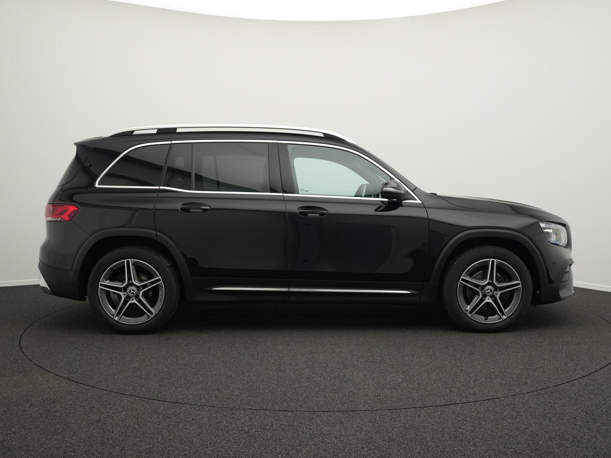 Mercedes GLB 200 AMG-Line LED+Kamera+Distr+19" (2021) - Photo 5
