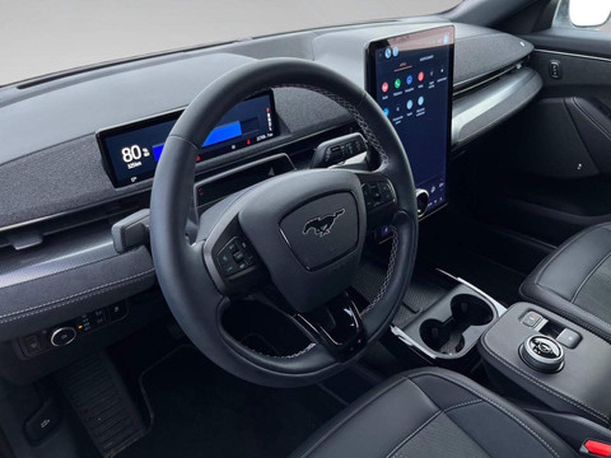 Ford Mustang Mach-E GT (2023) - Photo 11