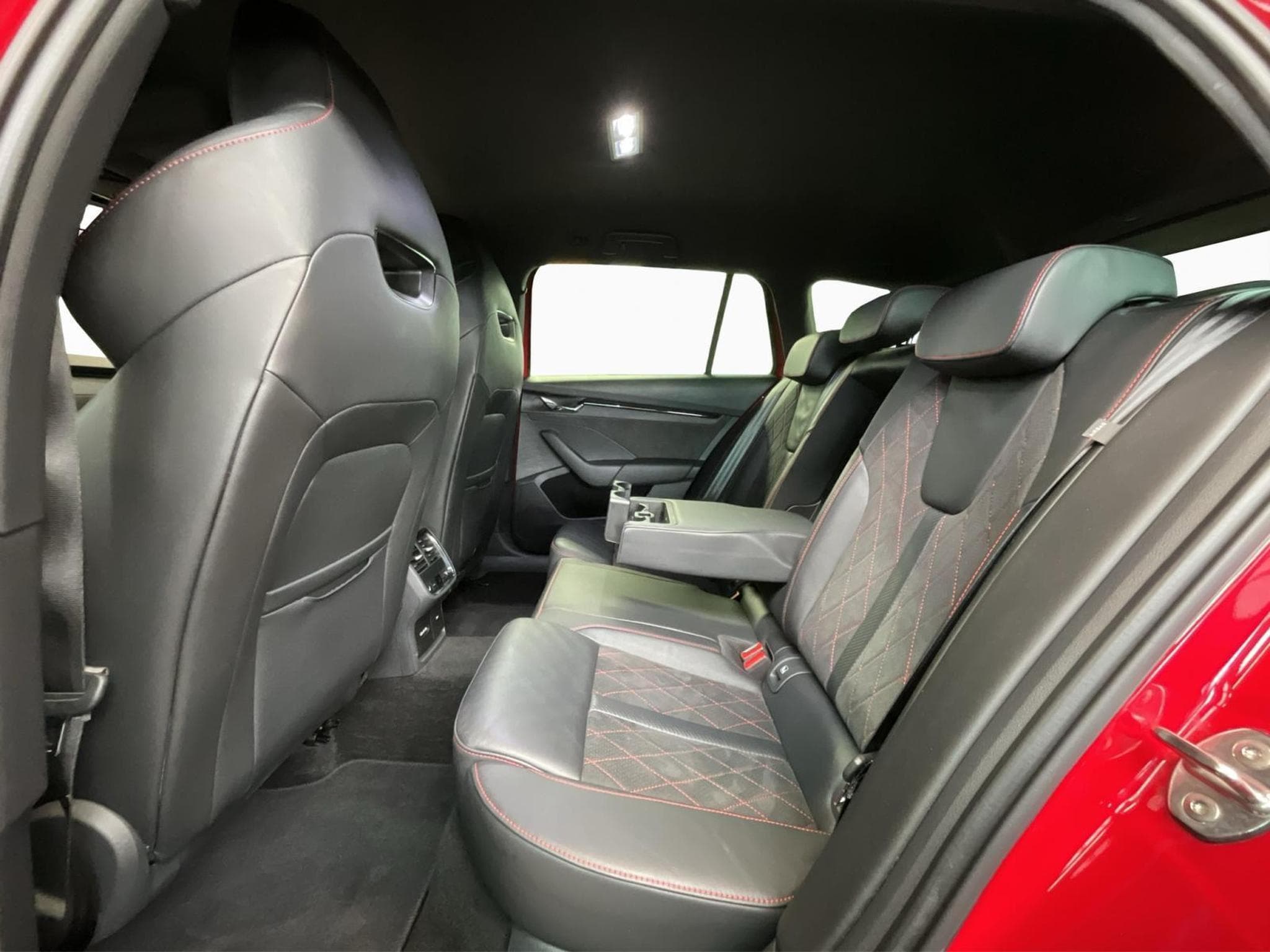 Skoda Octavia RS+DSG+Navi+LED+P.Challenge (2023) - Photo 18