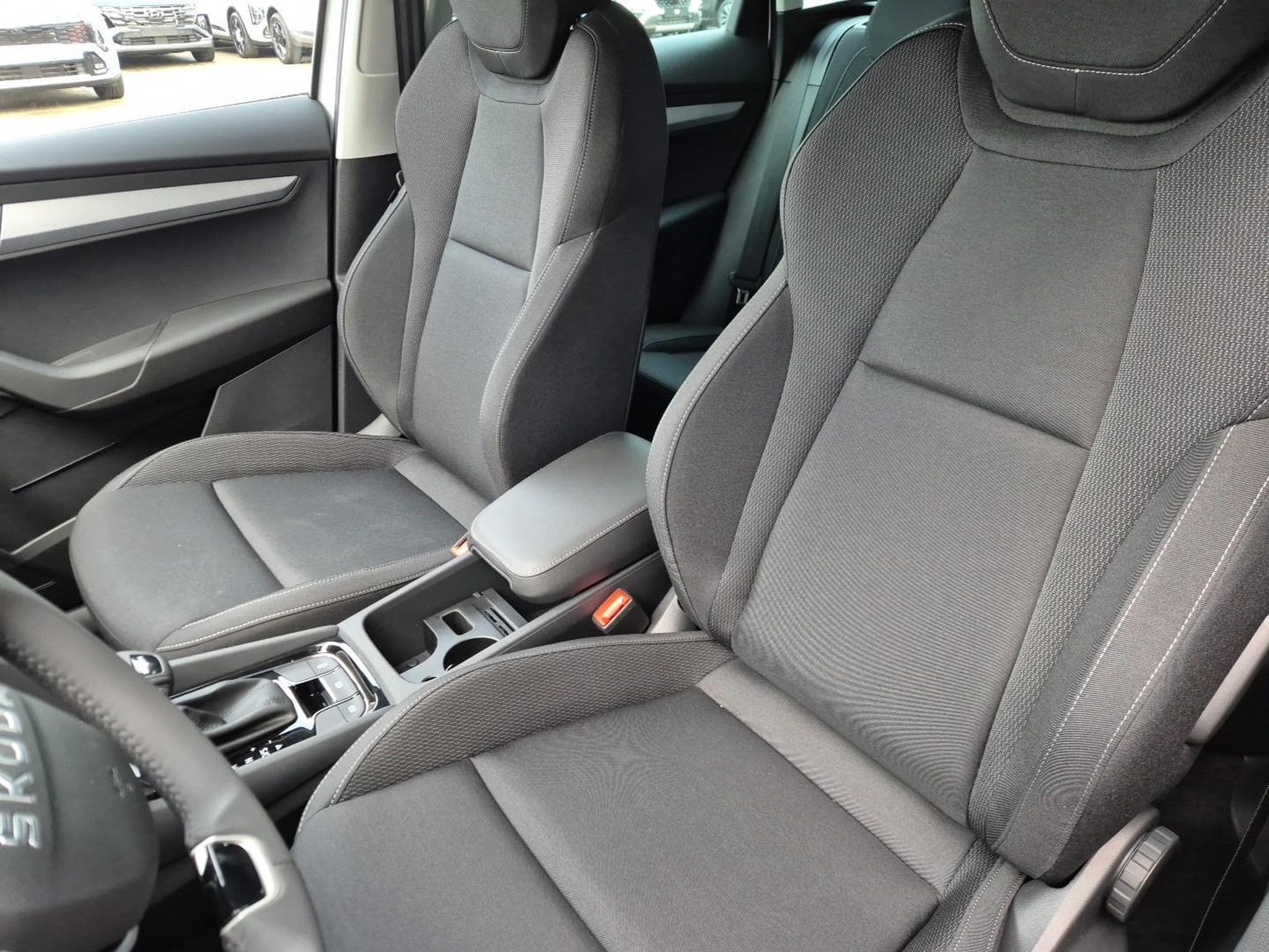 Skoda Karoq 1.5 TSI 150PS (2026) - Photo 12