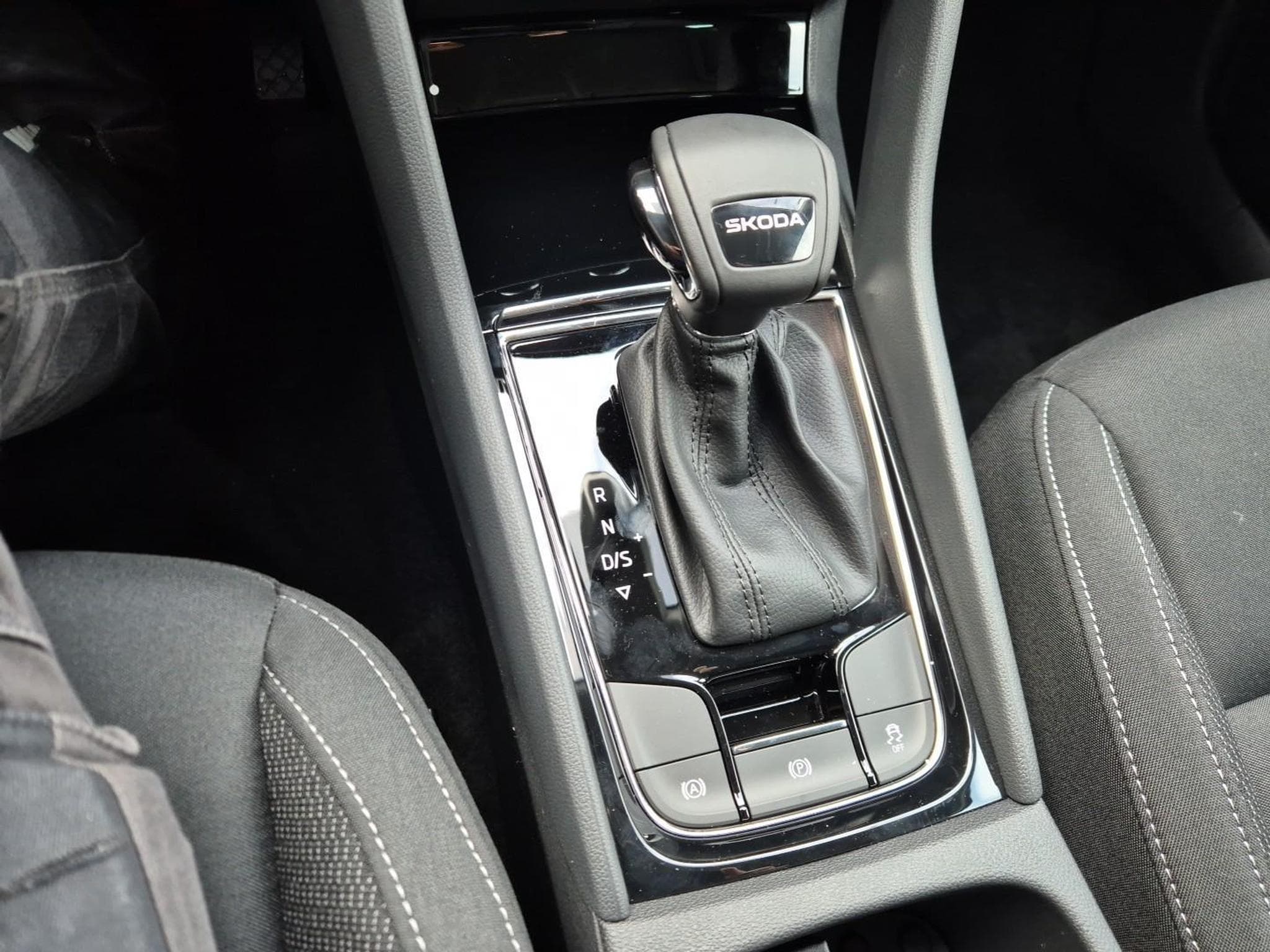 Skoda Karoq 1.5 TSI 150PS (2026) - Photo 23