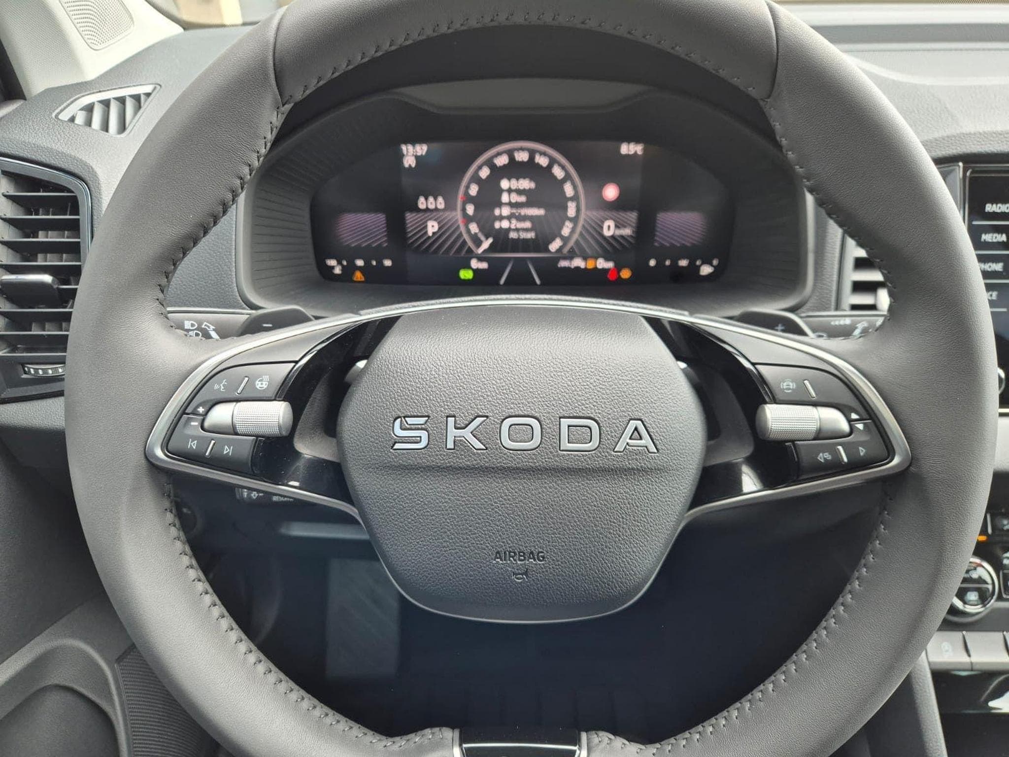 Skoda Karoq 1.5 TSI 150PS (2026) - Photo 18