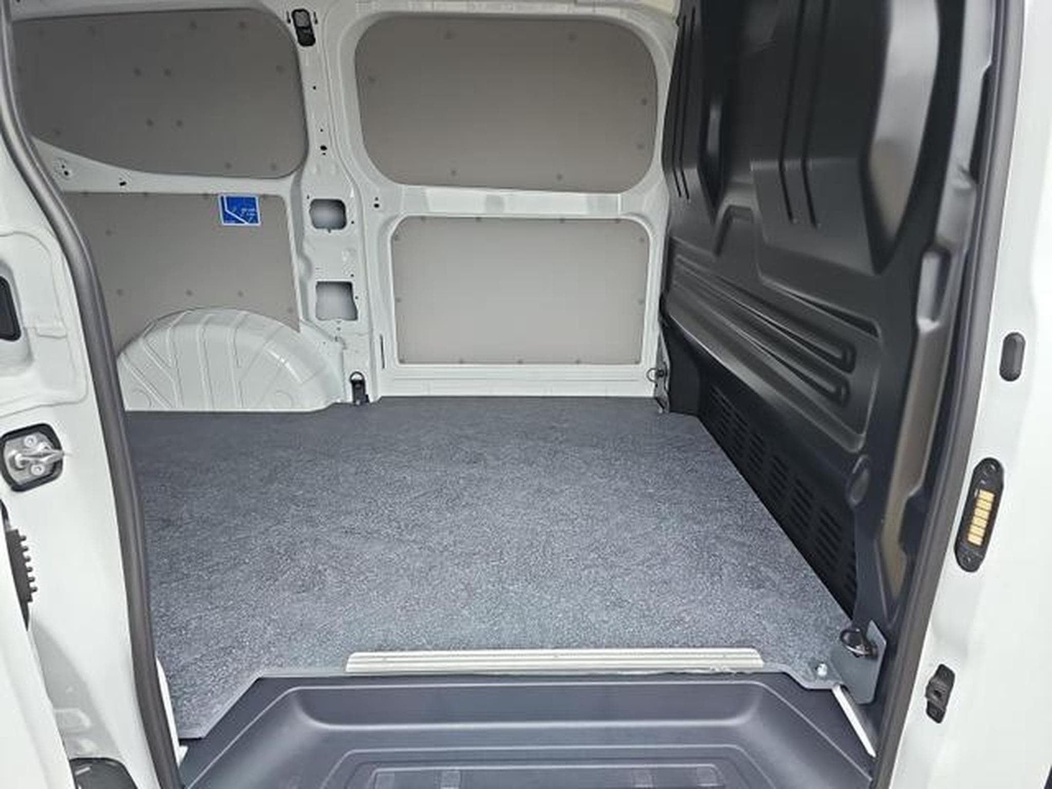 VW T7 Transporter Kaste 2.0 TDI 81 kW KR (2026) - Photo 13