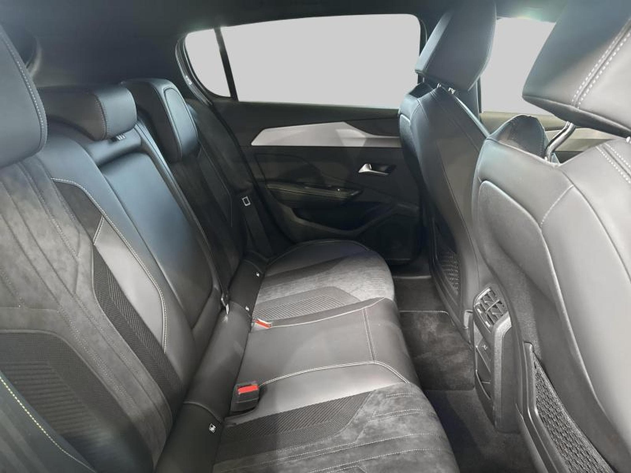 Peugeot 308 GT EAT8 (2024) - Photo 10