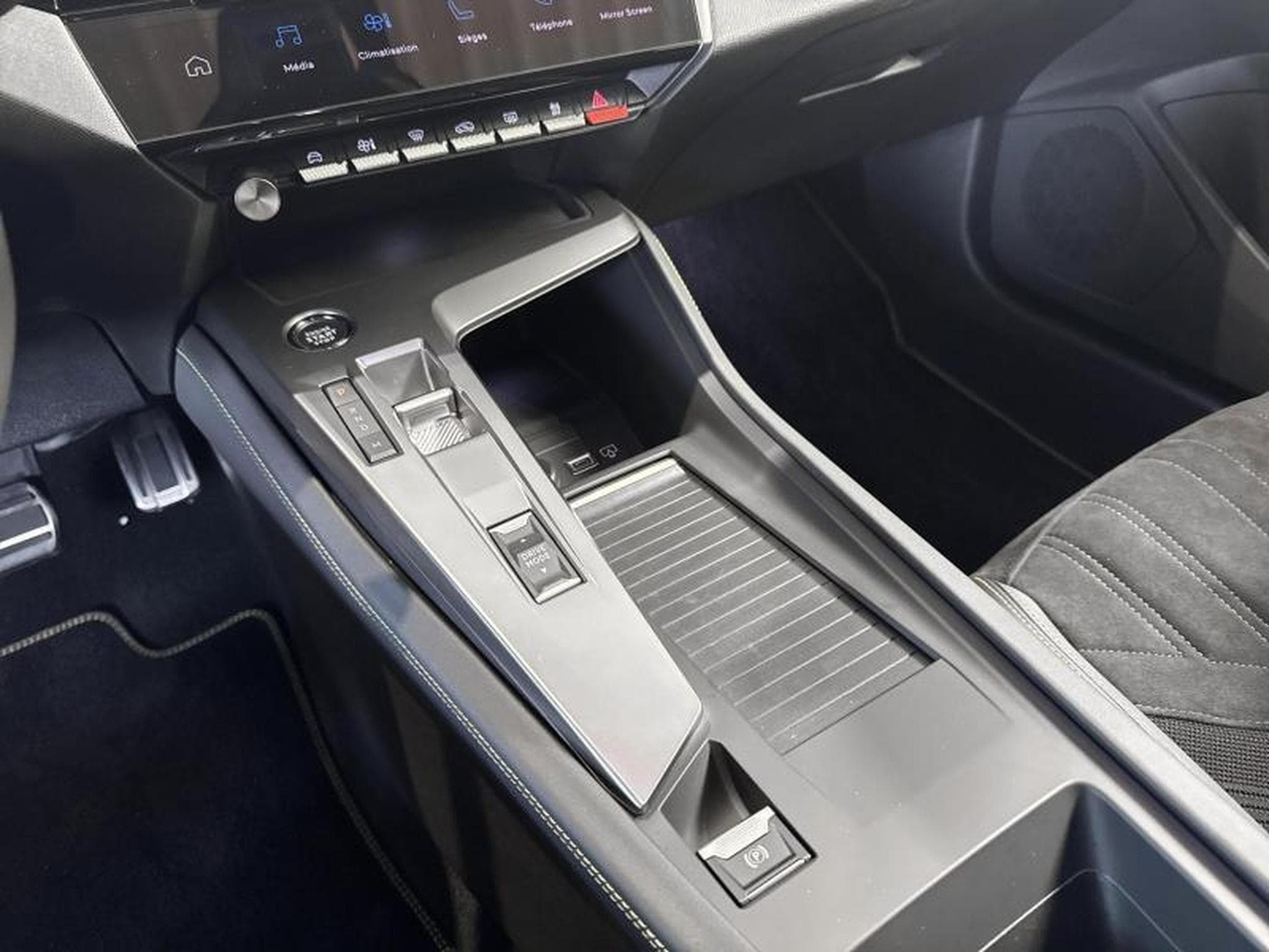Peugeot 308 GT EAT8 (2024) - Photo 19