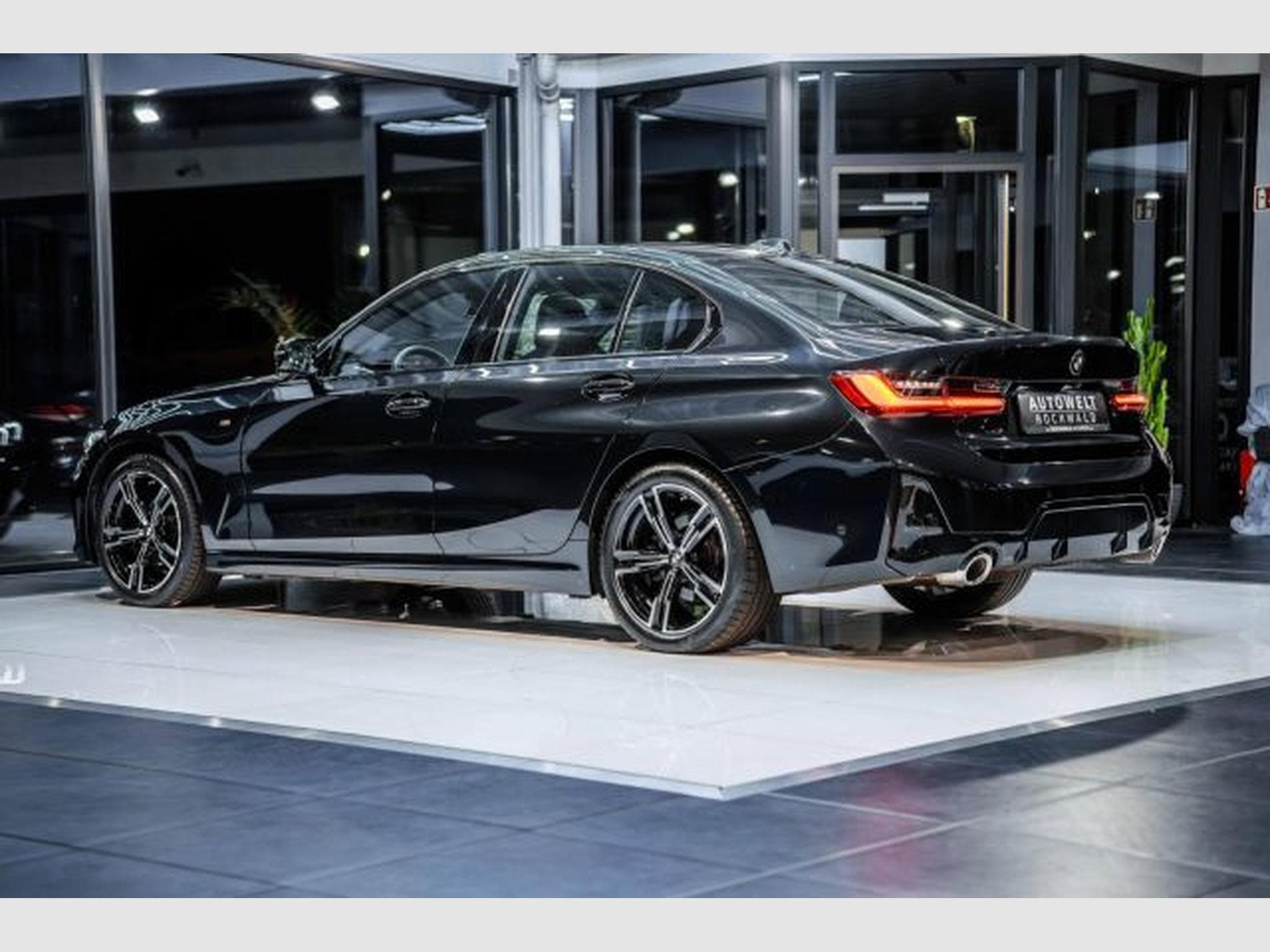 BMW 320 320d xDrive 8G M-Sport Curved LED HiFi RFK PANO (2024) - Photo 13