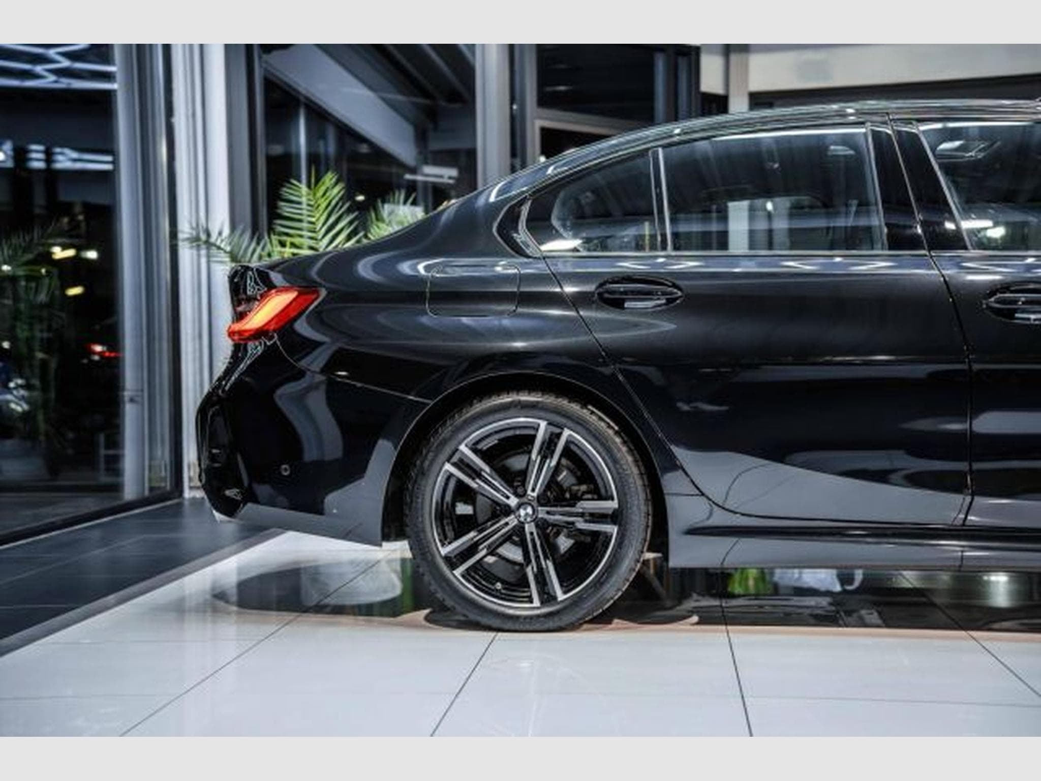 BMW 320 320d xDrive 8G M-Sport Curved LED HiFi RFK PANO (2024) - Photo 9