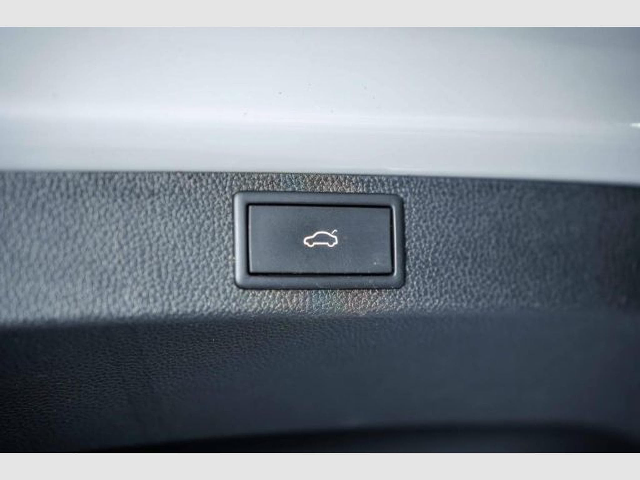 Skoda Karoq Karoq 2.0 TDI 4x4 DSG Clever NAV LED RFK AHK SHZ (2022) - Photo 15