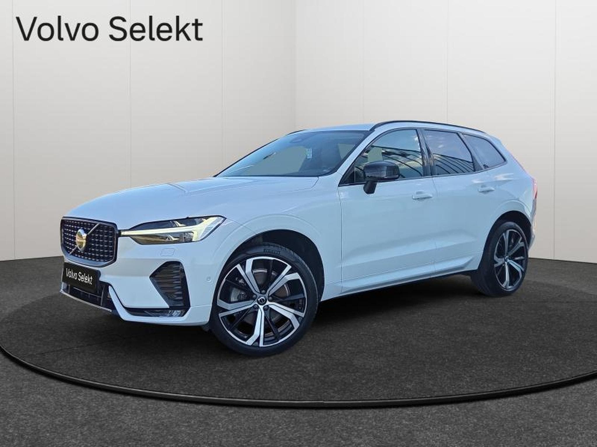 Volvo XC60 B4 Plus Dark / Essence (2024) - Photo 1