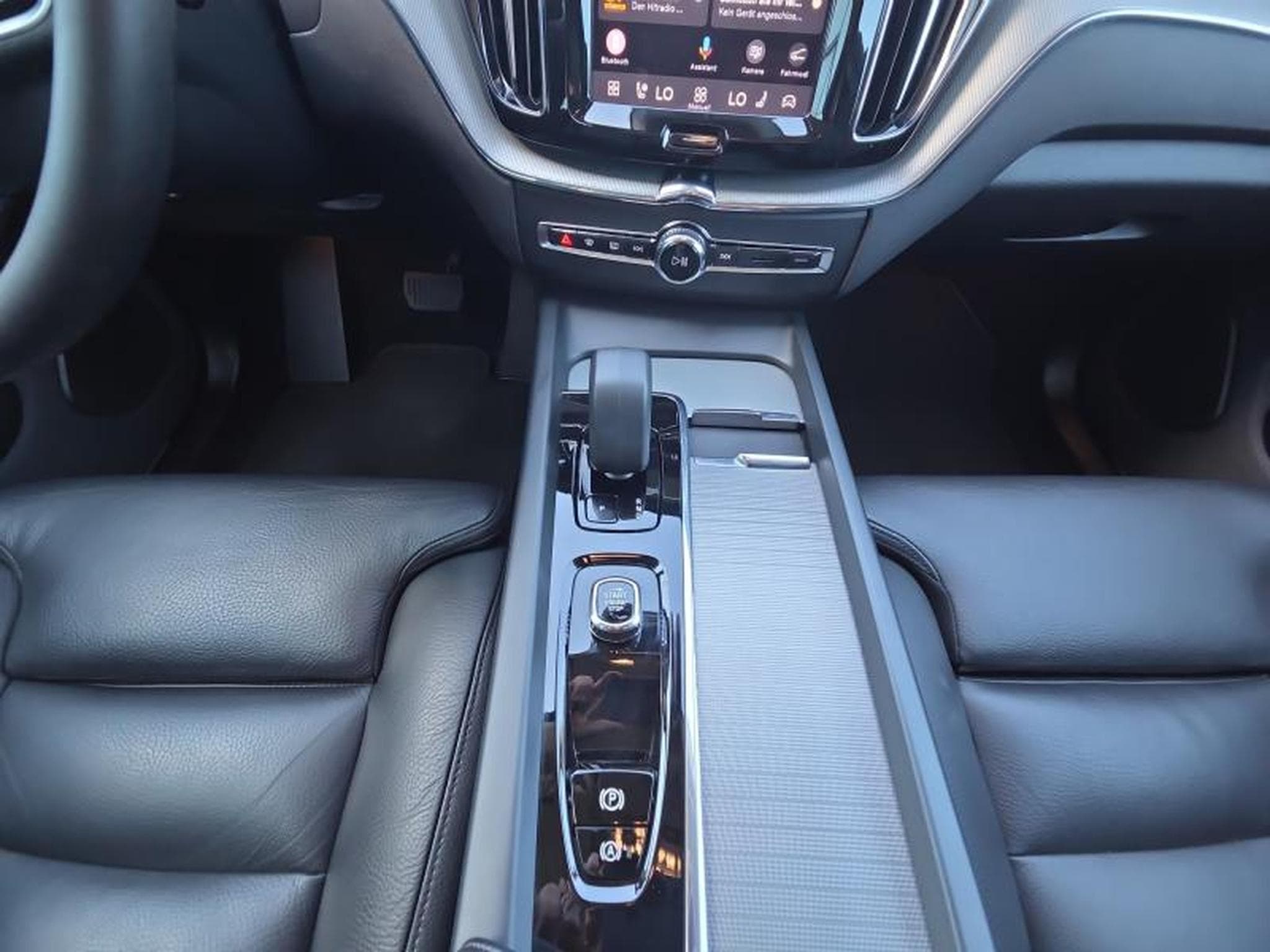 Volvo XC60 B4 Plus Dark / Essence (2024) - Photo 10