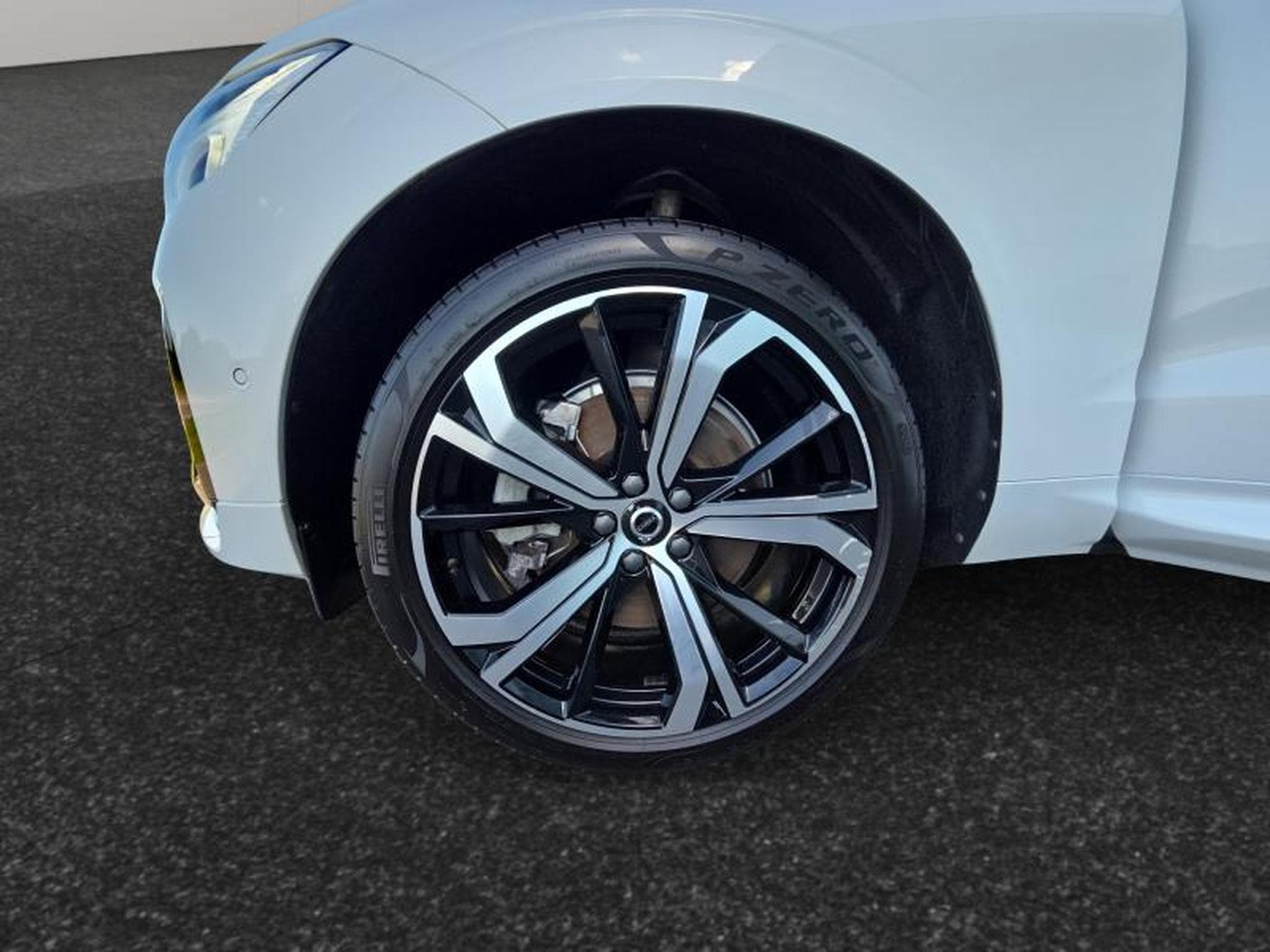 Volvo XC60 B4 Plus Dark / Essence (2024) - Photo 11