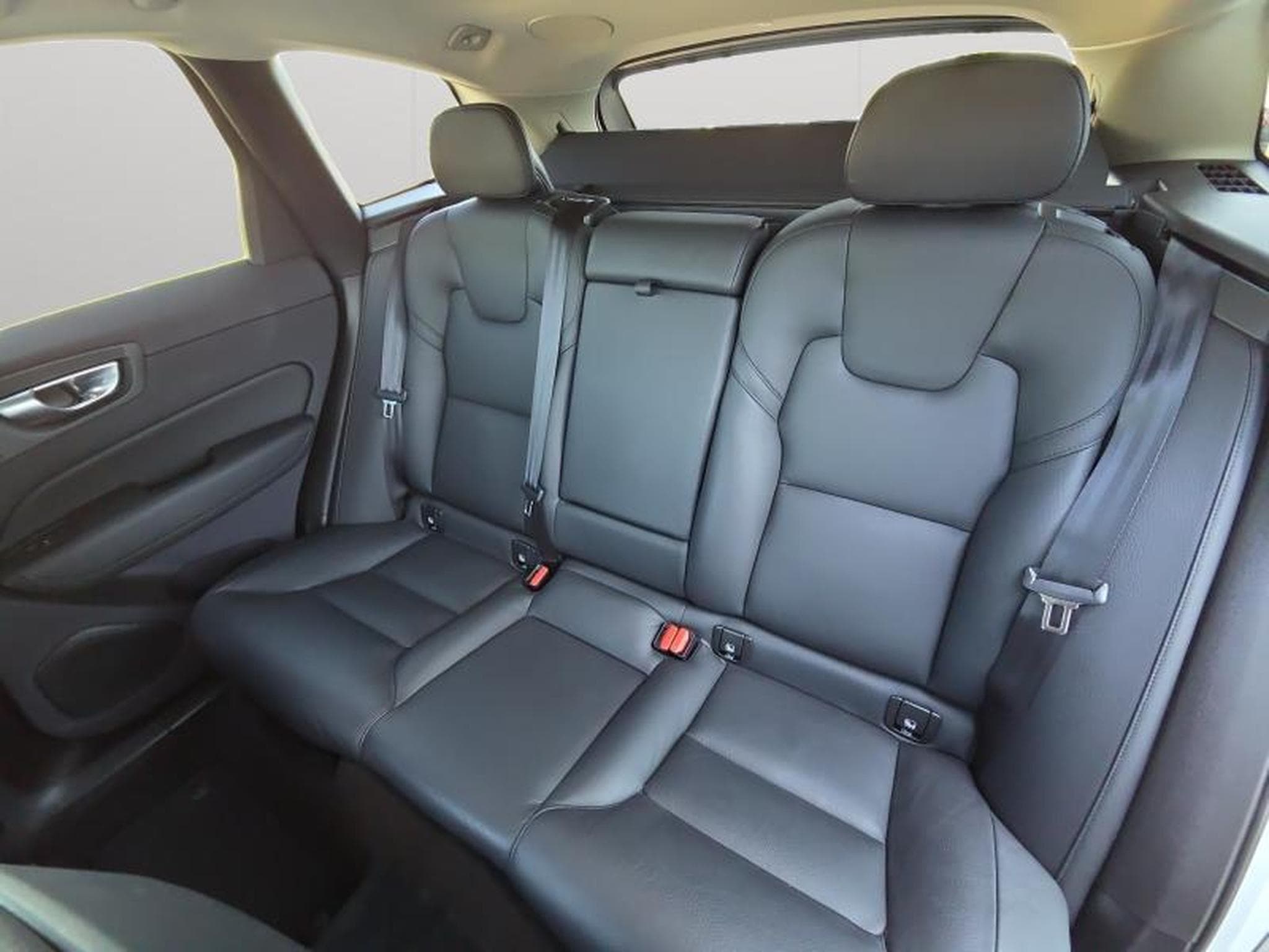 Volvo XC60 B4 Plus Dark / Essence (2024) - Photo 15