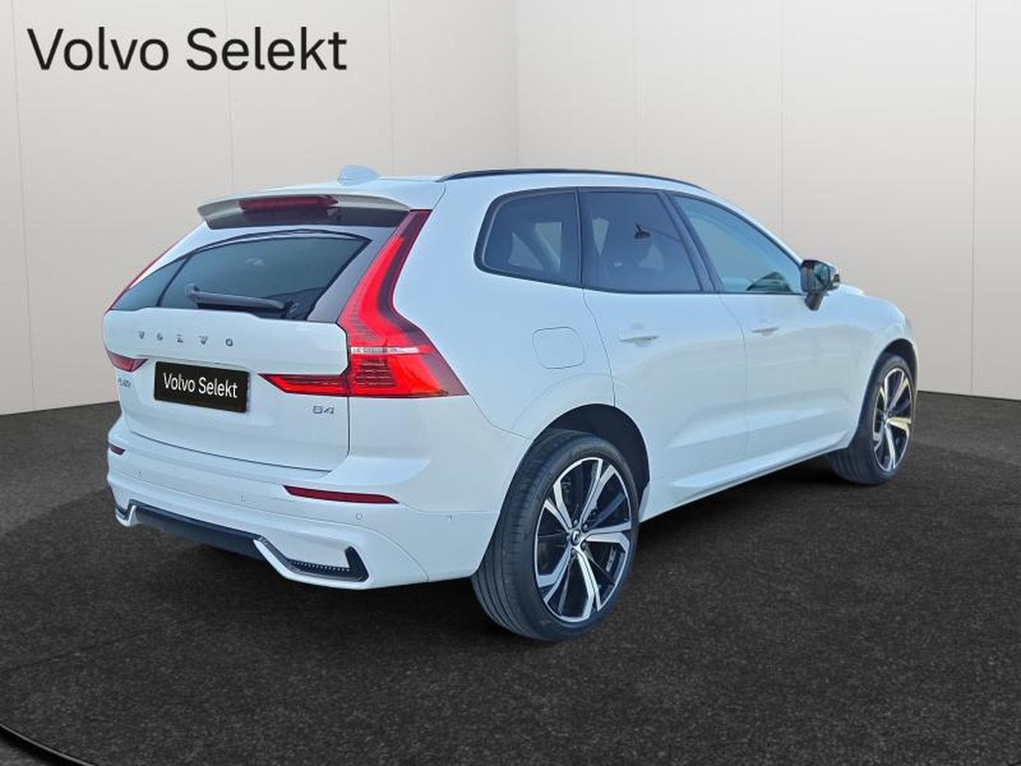 Volvo XC60 B4 Plus Dark / Essence (2024) - Photo 17