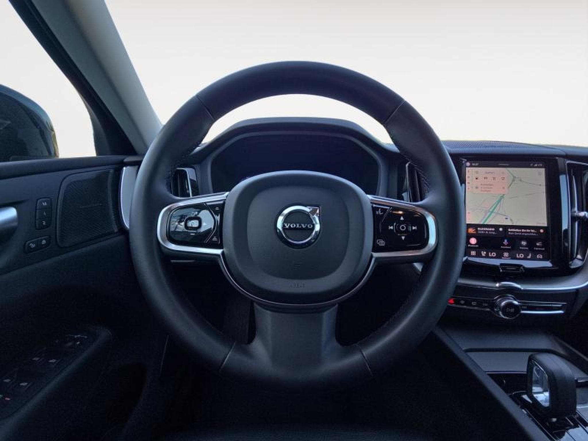 Volvo XC60 B4 Plus Dark / Essence (2024) - Photo 18
