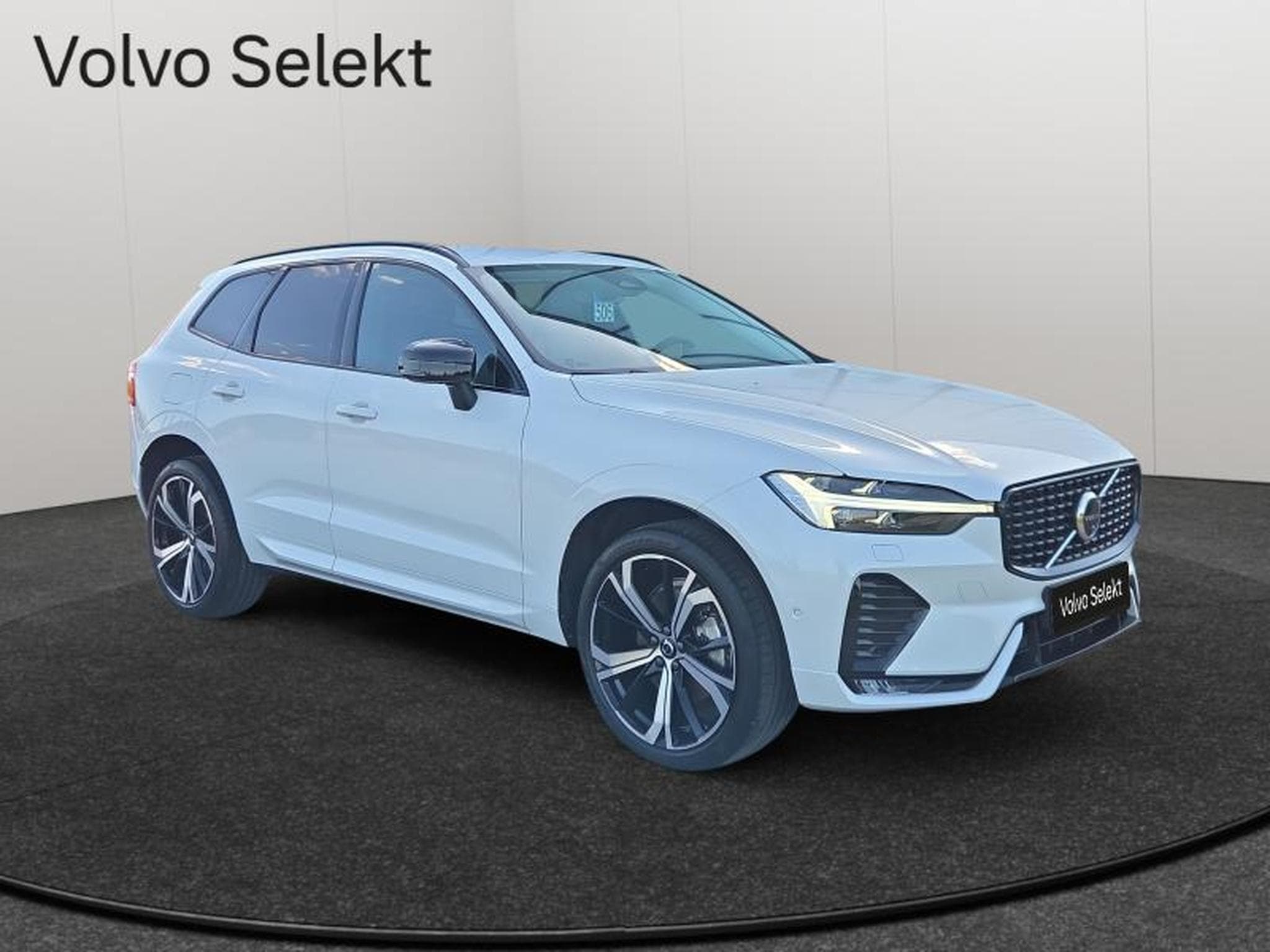 Volvo XC60 B4 Plus Dark / Essence (2024) - Photo 19