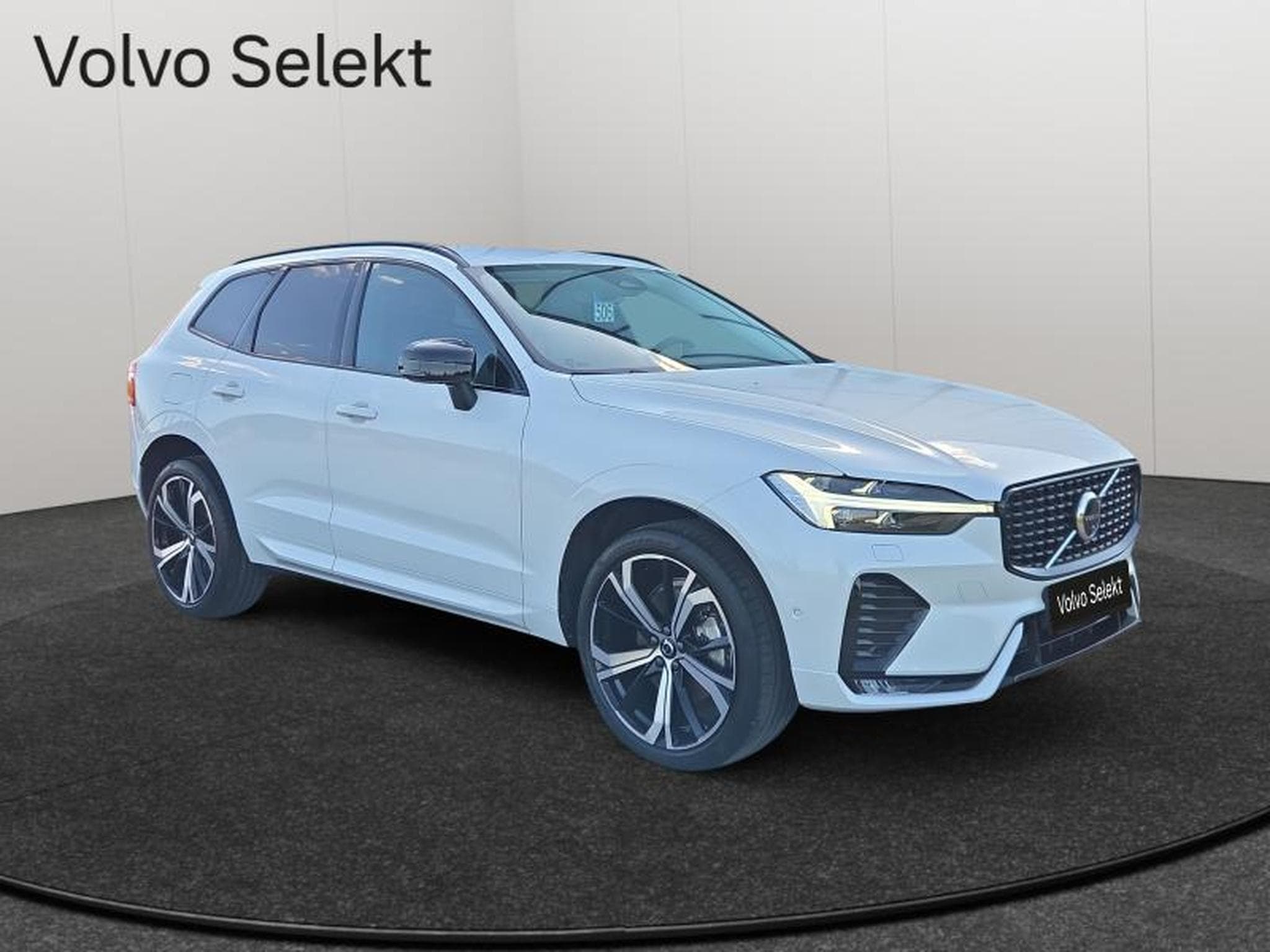 Volvo XC60 B4 Plus Dark / Essence (2024) - Photo 20