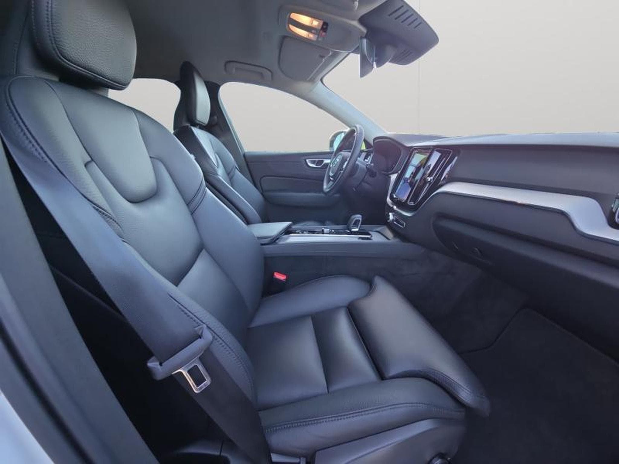 Volvo XC60 B4 Plus Dark / Essence (2024) - Photo 24