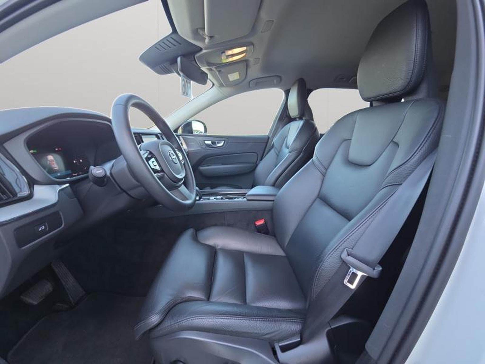 Volvo XC60 B4 Plus Dark / Essence (2024) - Photo 26
