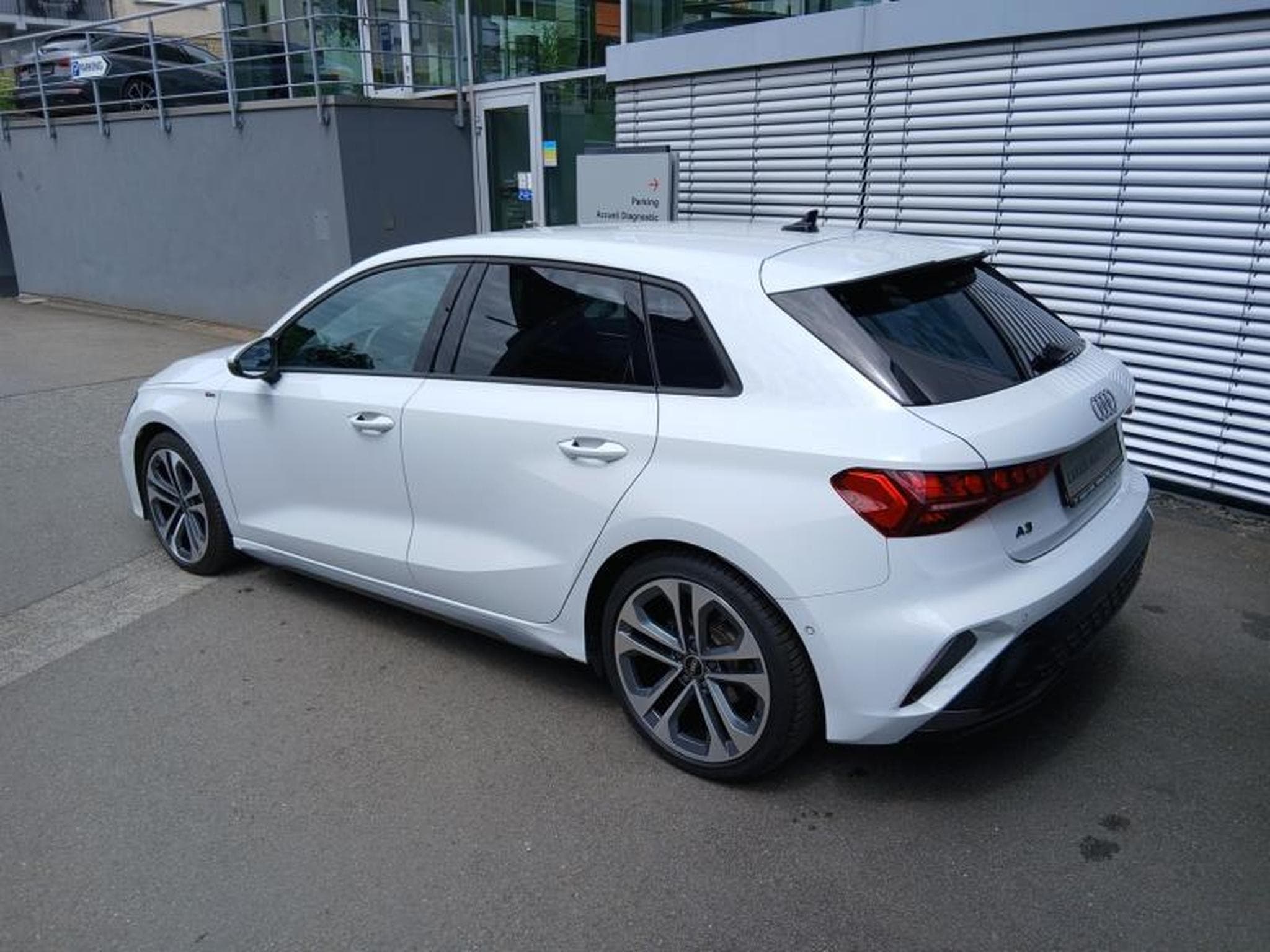 Audi A3 Sportback S-line 35 TDI s-tronic (2025) - Photo 2