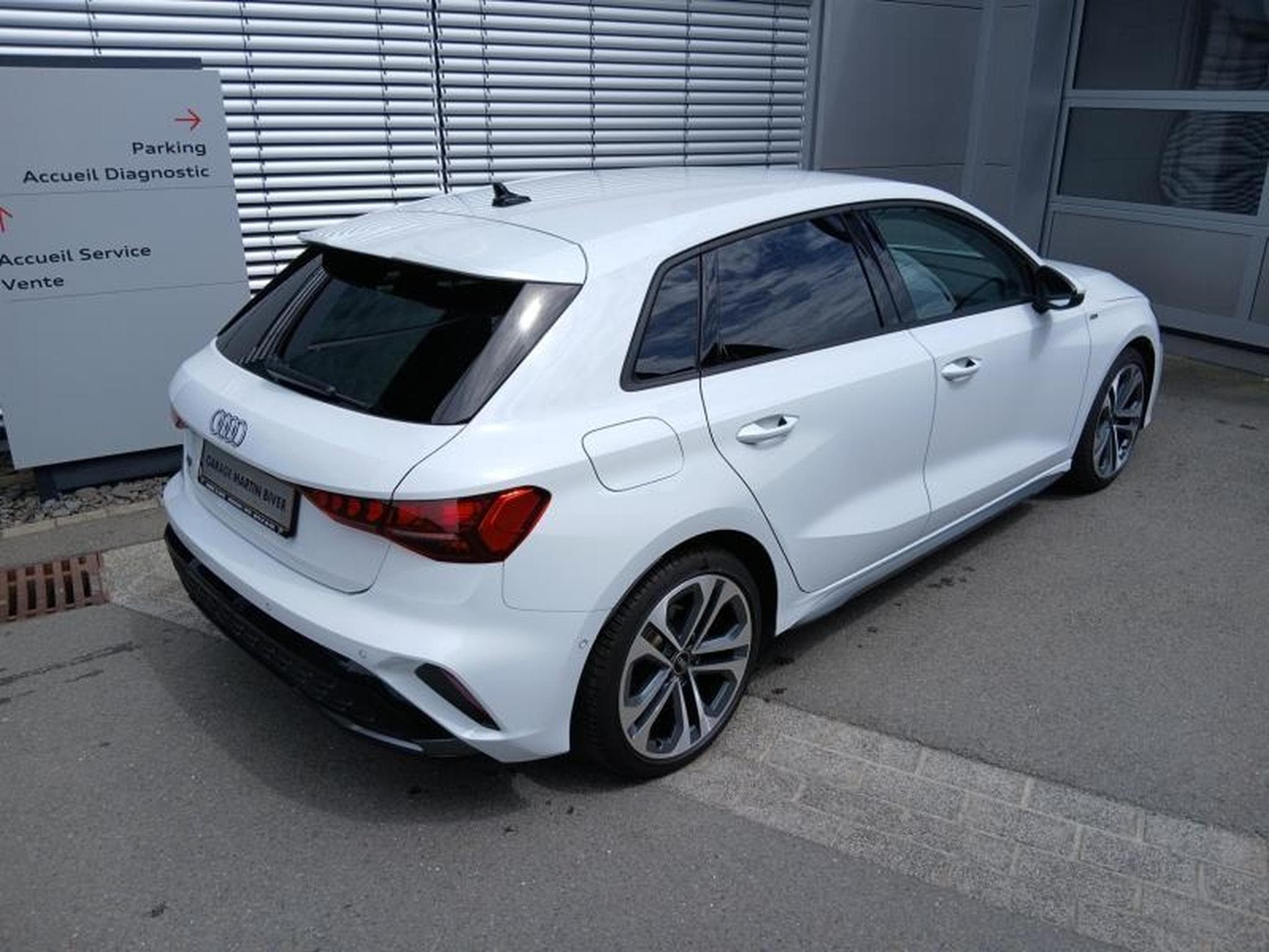 Audi A3 Sportback S-line 35 TDI s-tronic (2025) - Photo 4