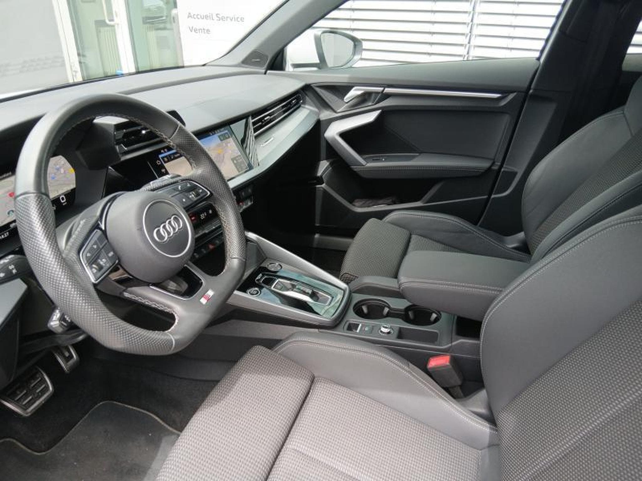 Audi A3 Sportback S-line 35 TDI s-tronic (2025) - Photo 8