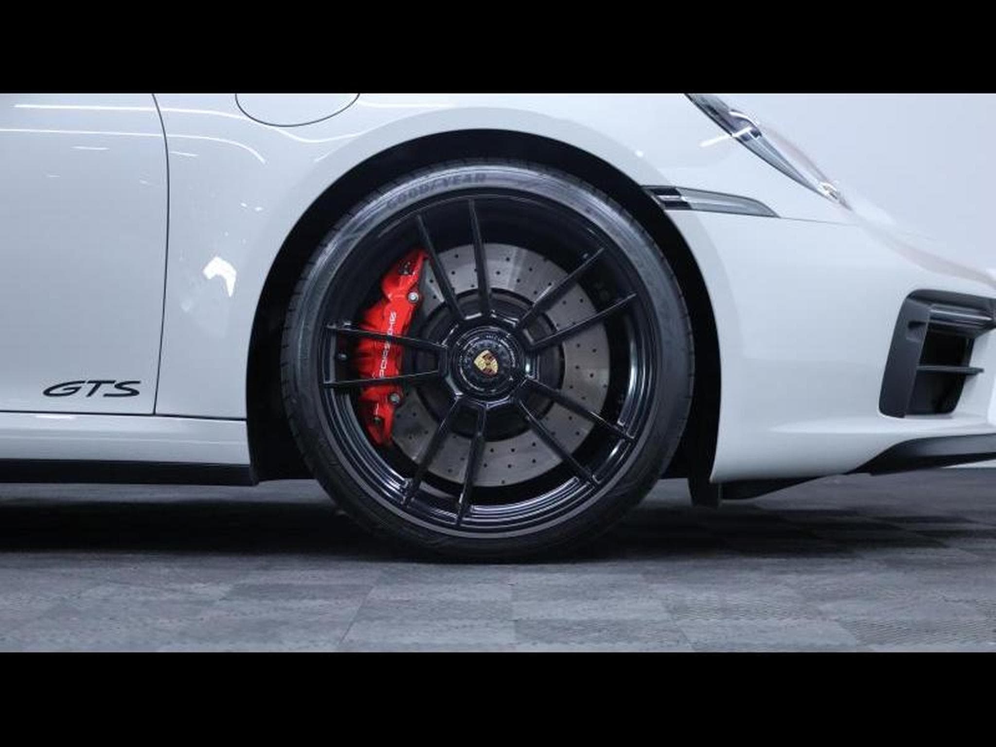 Porsche 911 Targa 4 GTS PDK (2024) - Photo 11