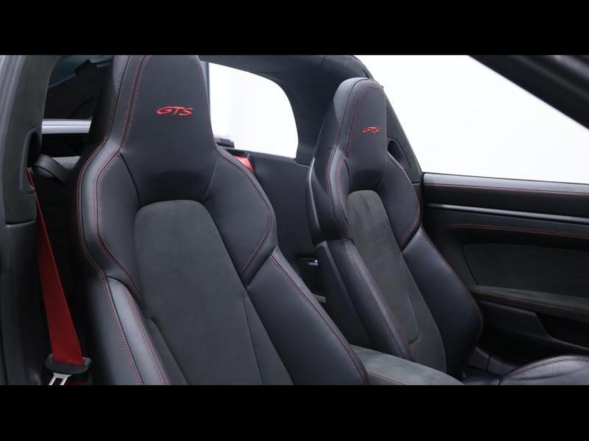Porsche 911 Targa 4 GTS PDK (2024) - Photo 13