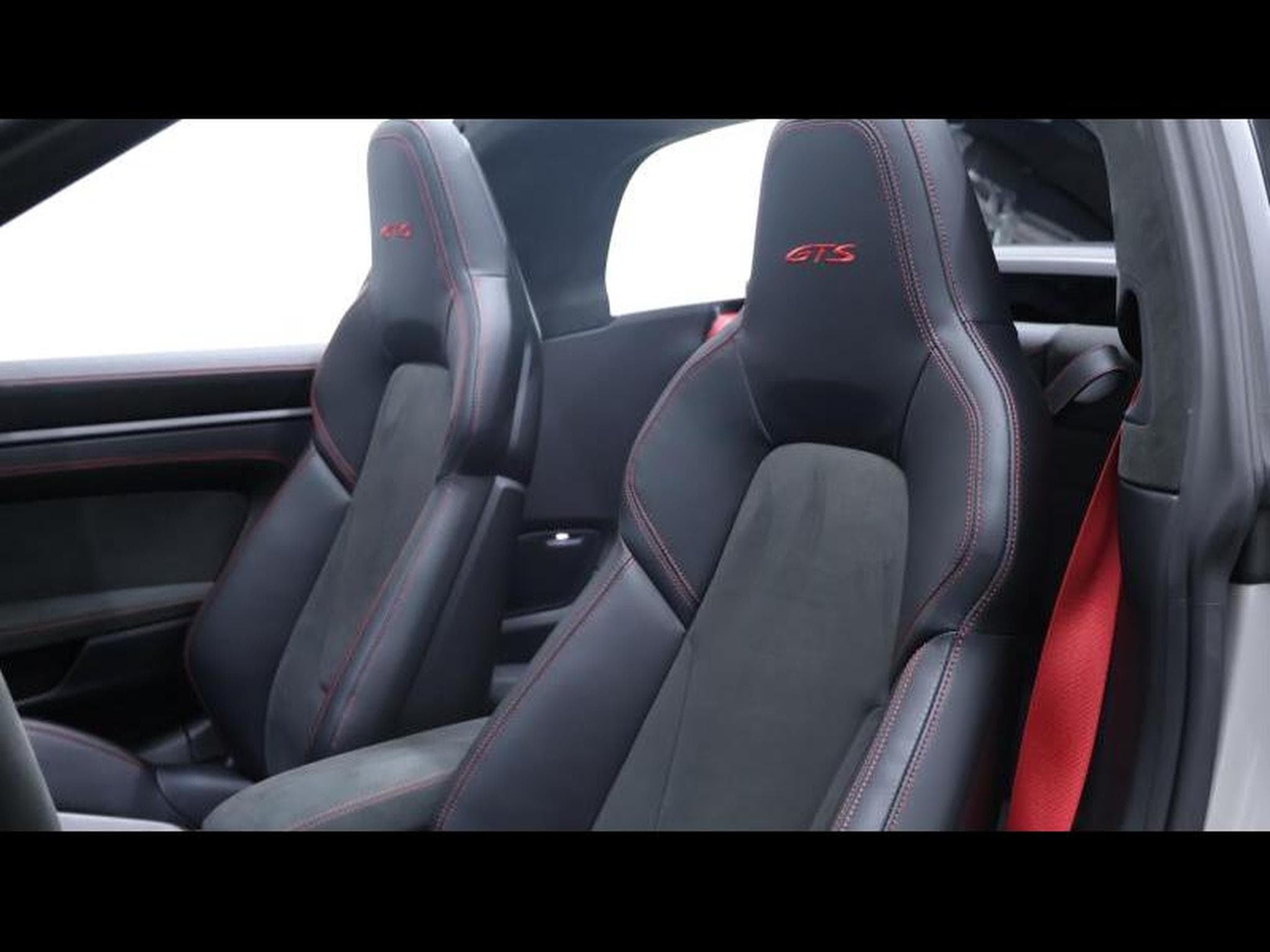 Porsche 911 Targa 4 GTS PDK (2024) - Photo 17