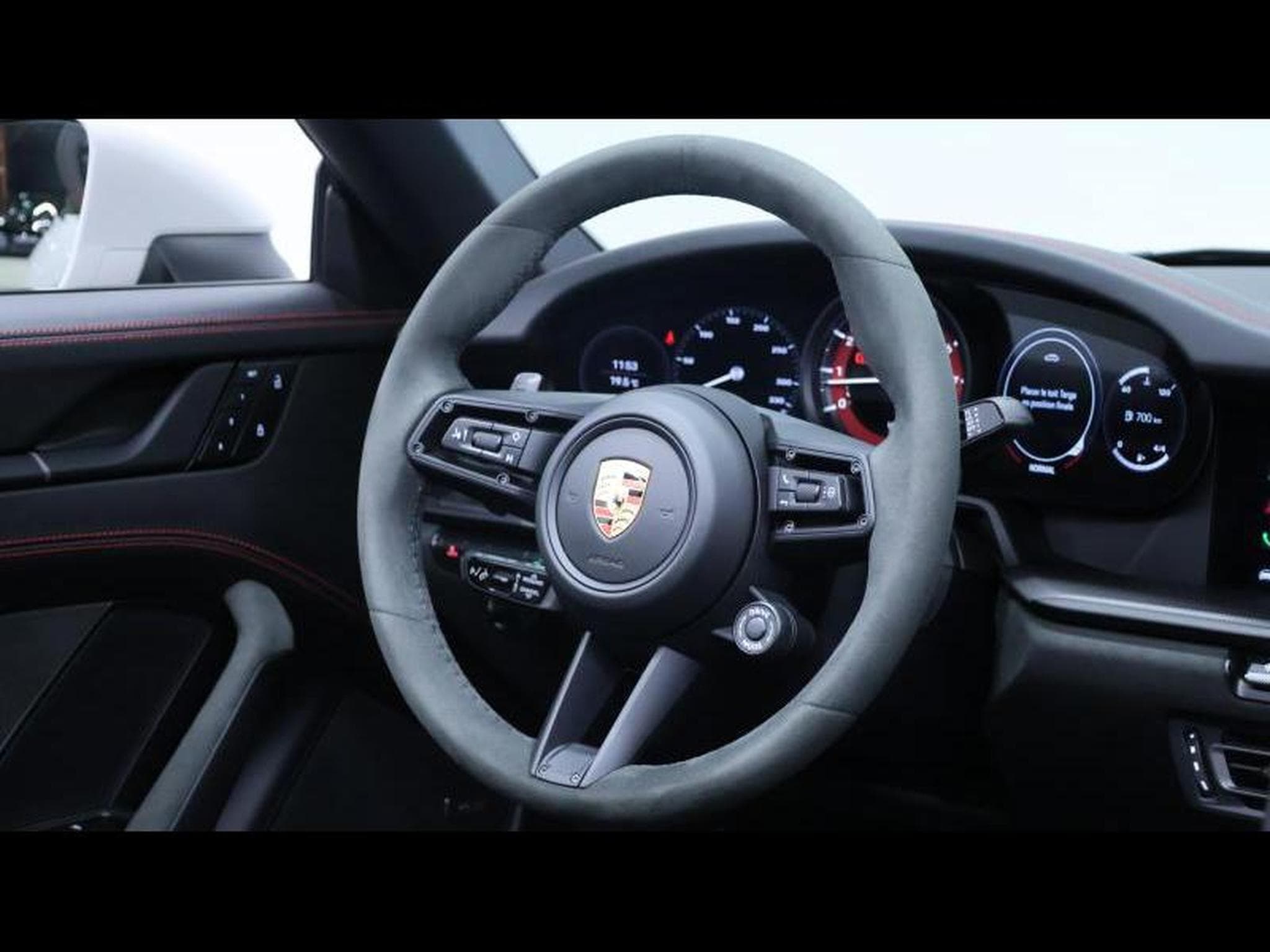 Porsche 911 Targa 4 GTS PDK (2024) - Photo 19