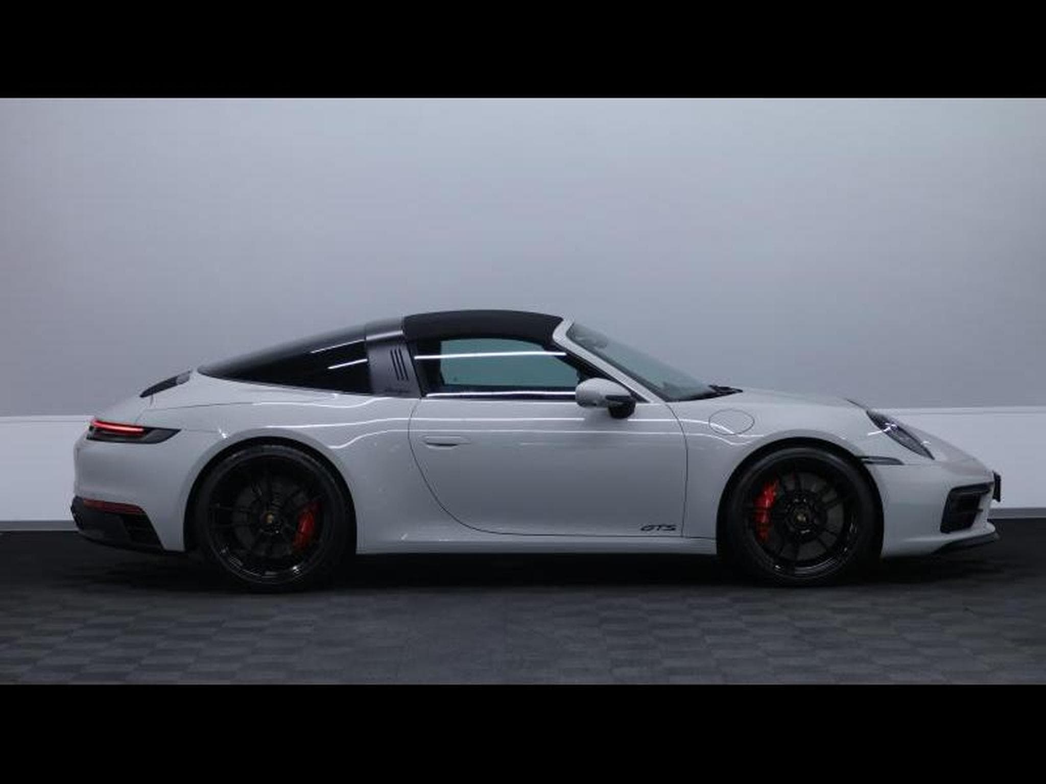 Porsche 911 Targa 4 GTS PDK (2024) - Photo 4