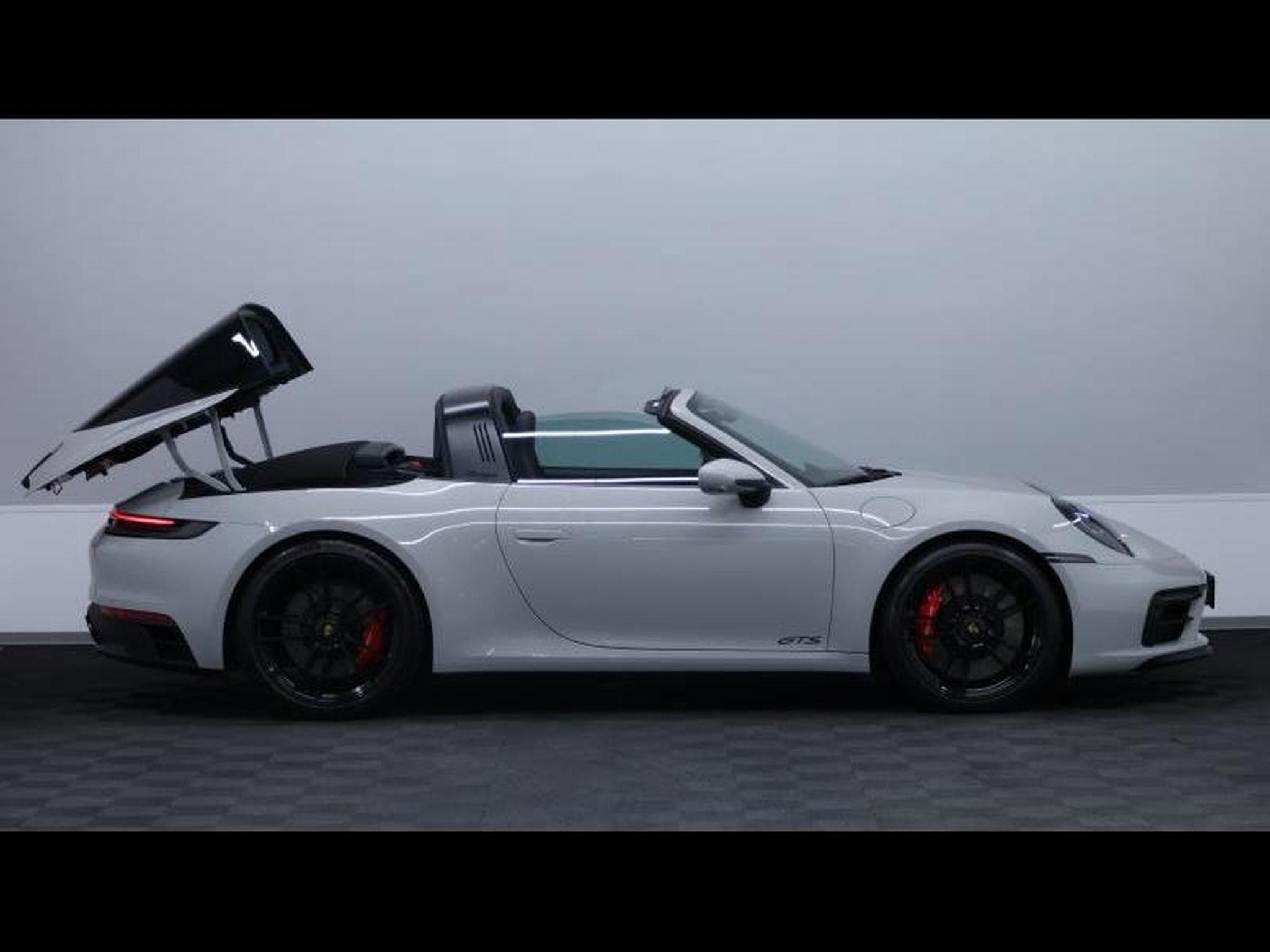 Porsche 911 Targa 4 GTS PDK (2024) - Photo 5