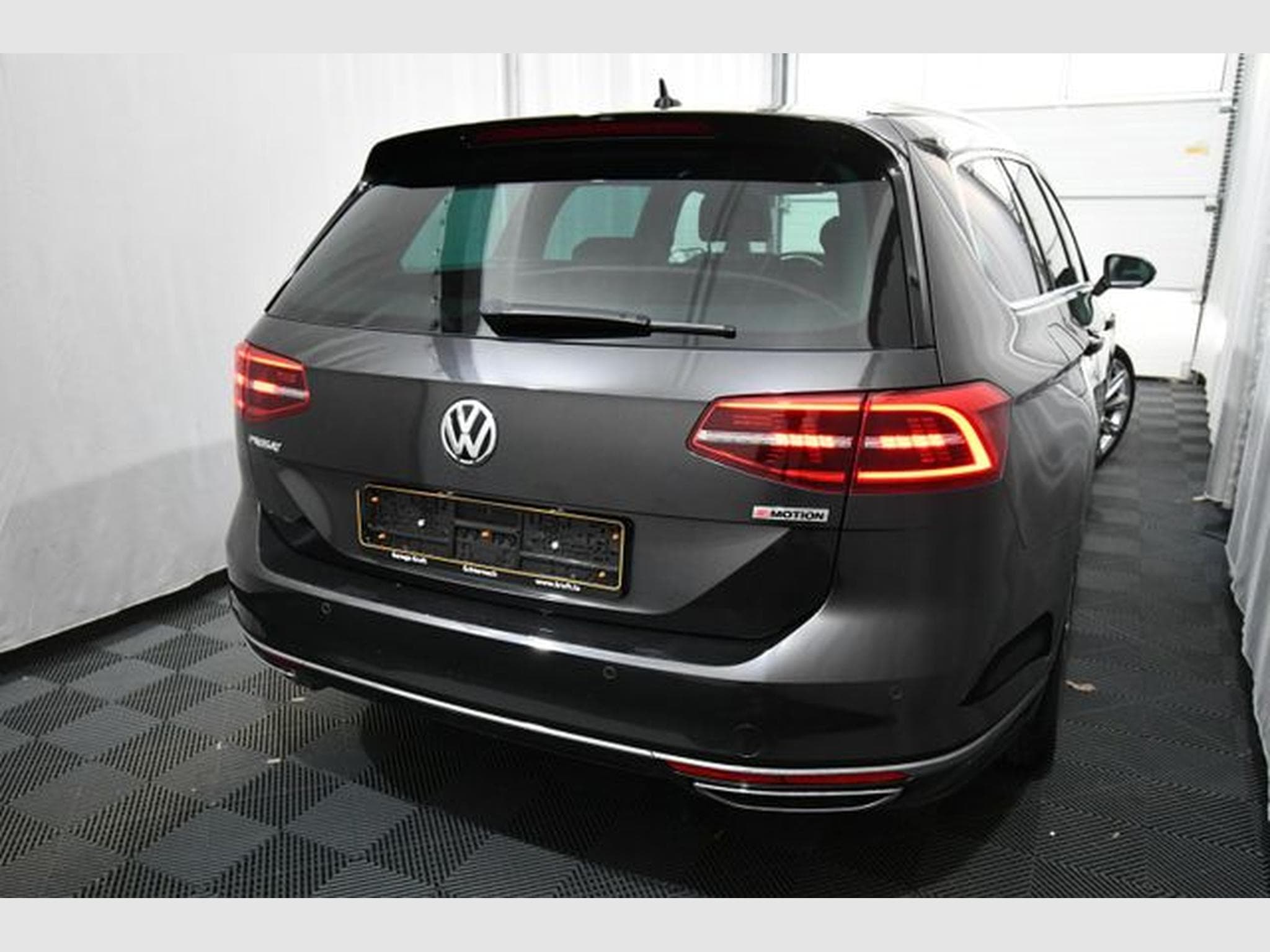 VW Passat Passat Variant R-Line 4Motion, AHK, DCC, Pano., (2019) - Photo 3
