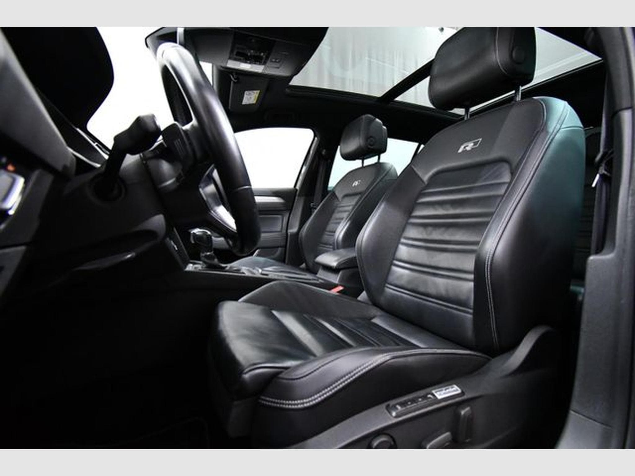 VW Passat Passat Variant R-Line 4Motion, AHK, DCC, Pano., (2019) - Photo 7